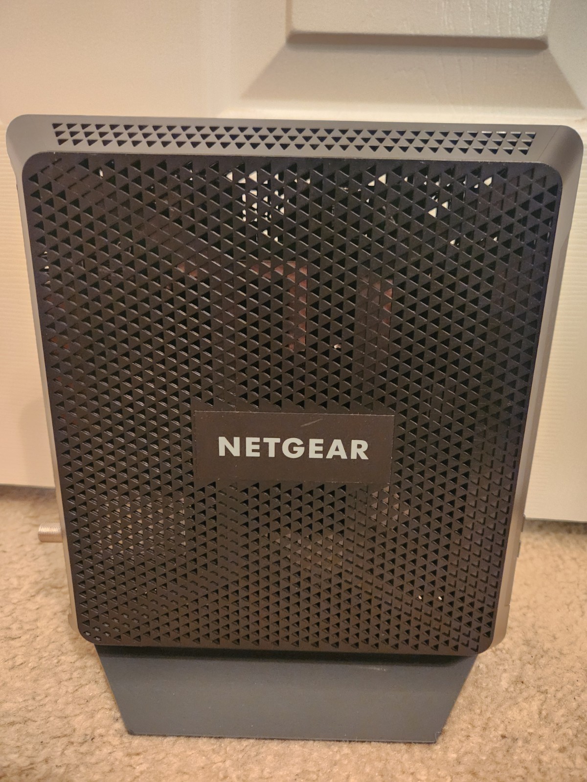 Netgear Nighthawk AC1900 WiFi Cable Modem Router