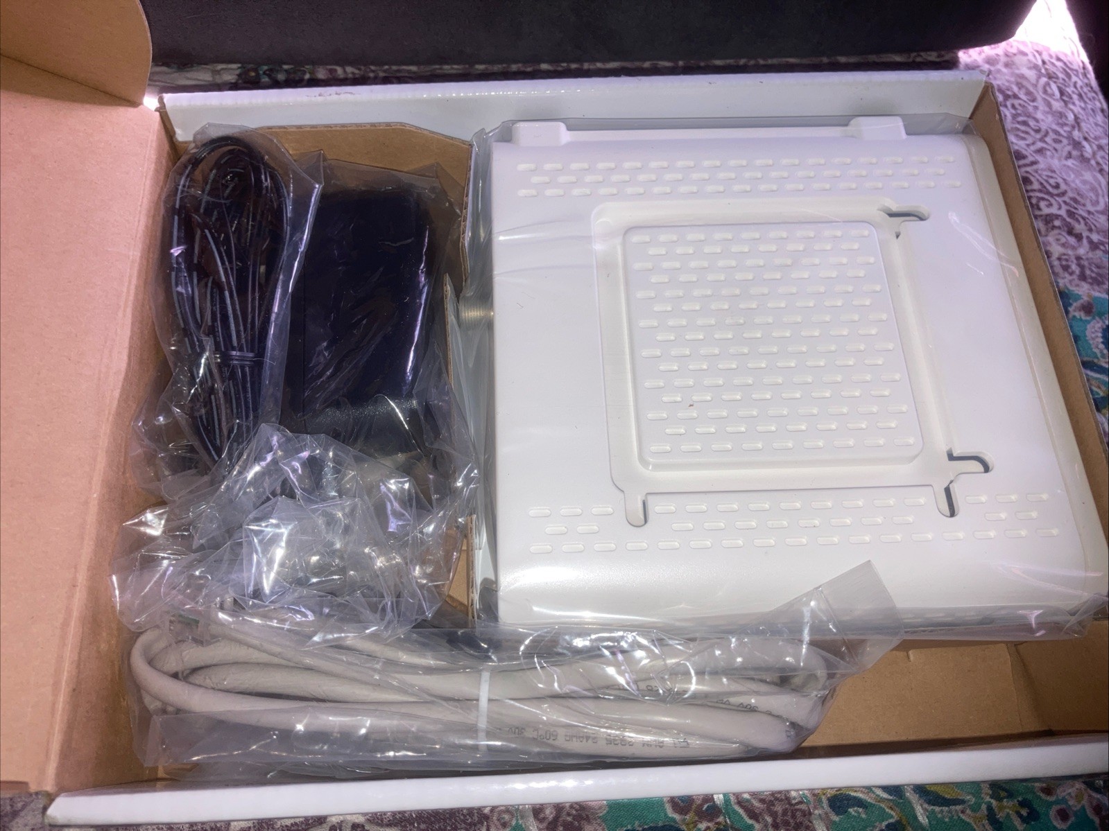 ARRIS SURF board SB6190 DOCSIS 3.0 32 x 8, 1.4 Gigabit Cable Modem – NEW