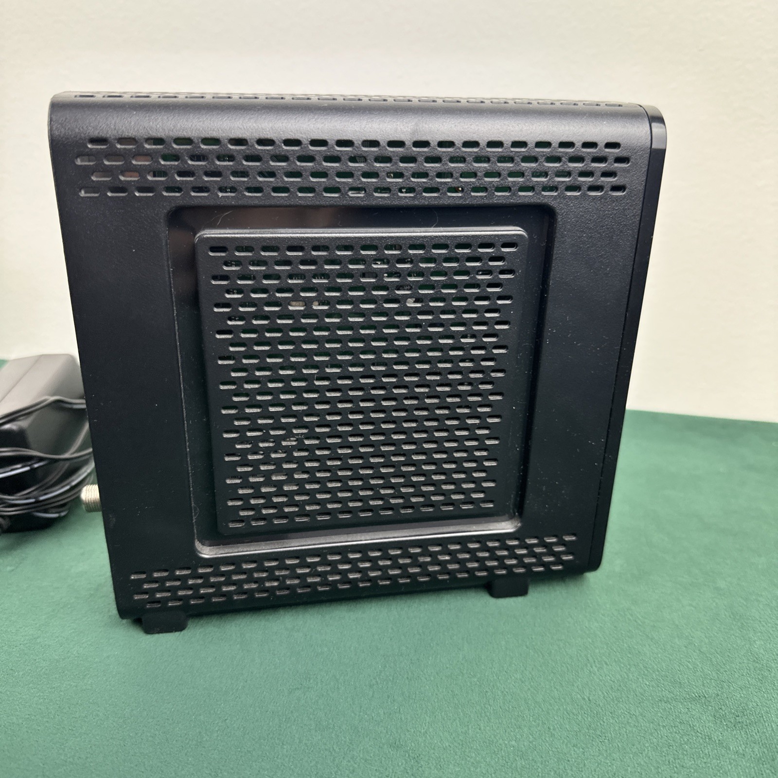 Motorola ARRIS SURFboard SBG6580 DOCSIS 3.0 Cable Modem Wi-Fi Router N300