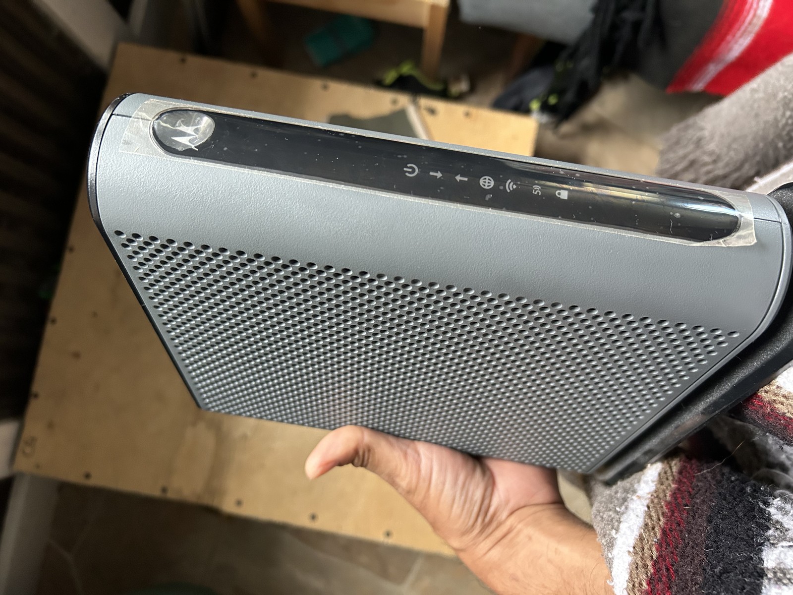 Motorola MG7540-10 16×4 Cable Modem – Black
