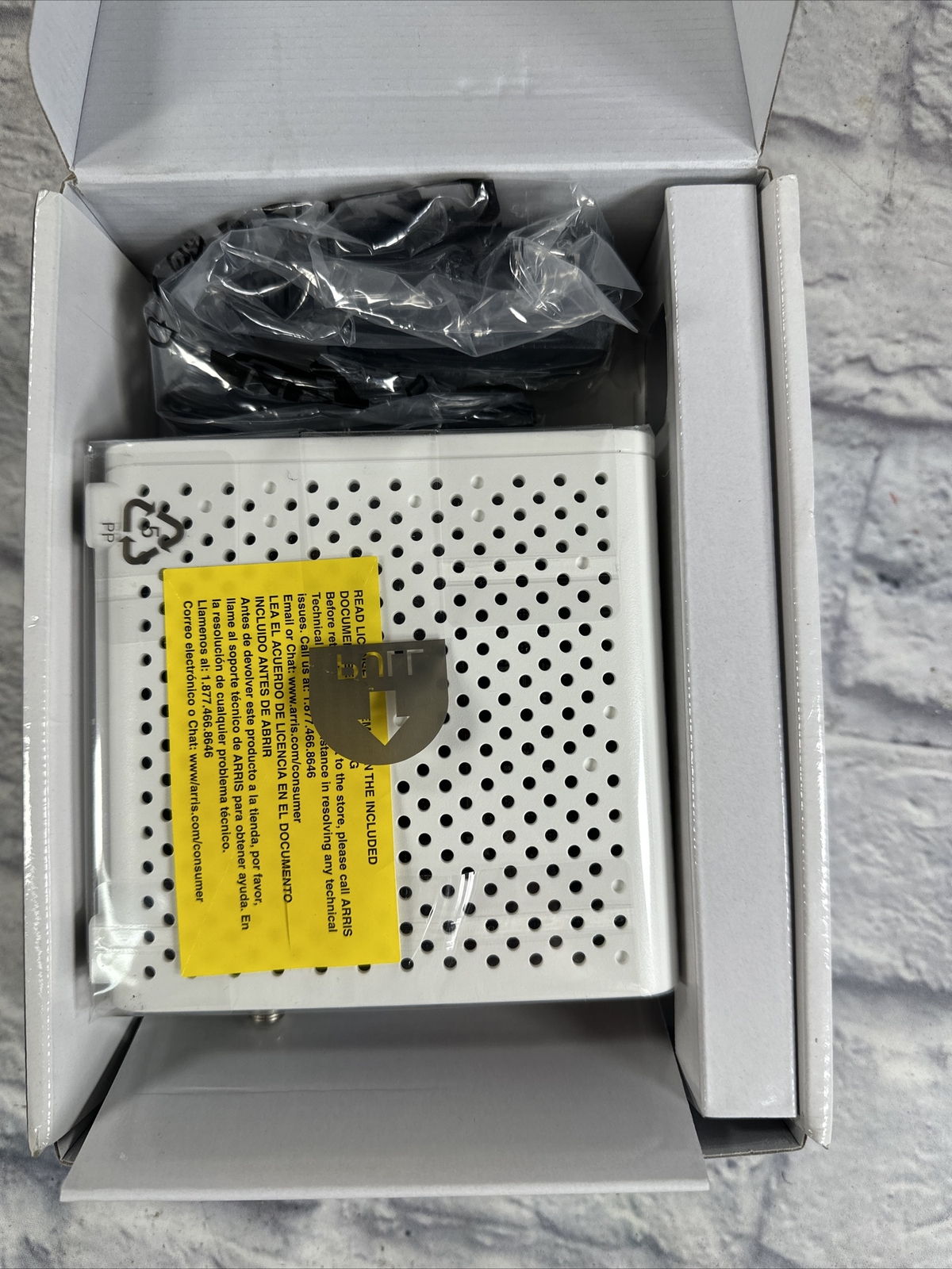 ARRIS SB6183 686 Mbps Cable Modem, White – 59243200300