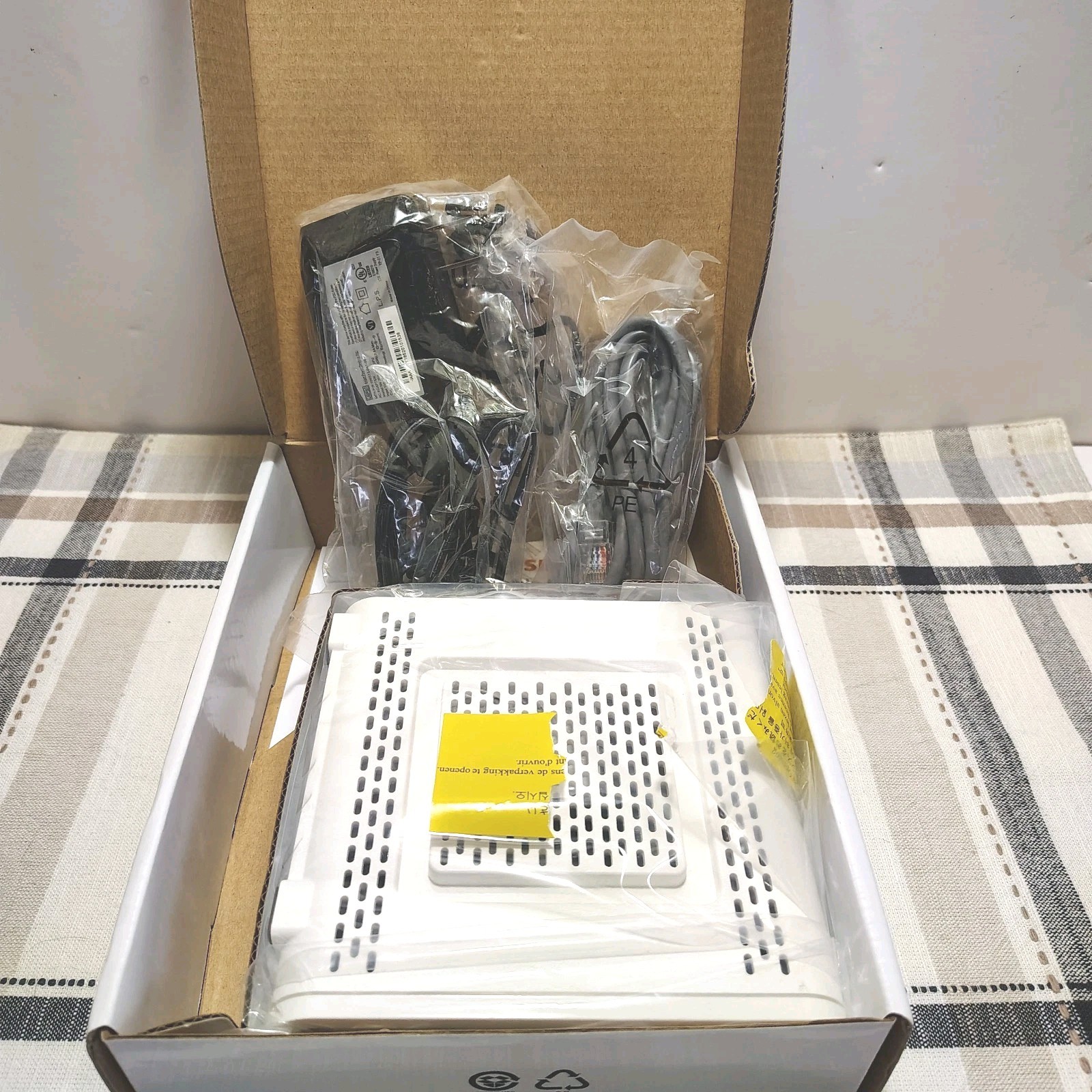 ARRIS Surfboard SB6190-RB DOCSIS 3.0 Cable Modem, White