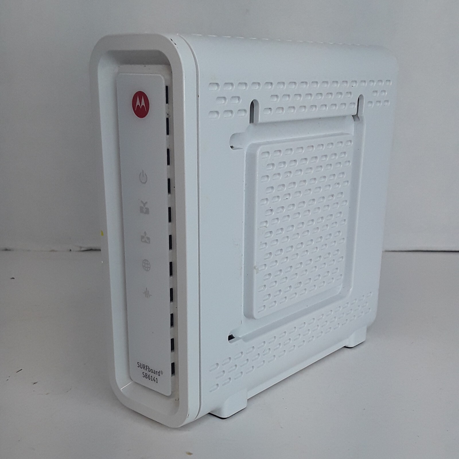 Motorola SURFboard SB6141 300 Mbps DOCSIS 3.0 Cable Modem (White)