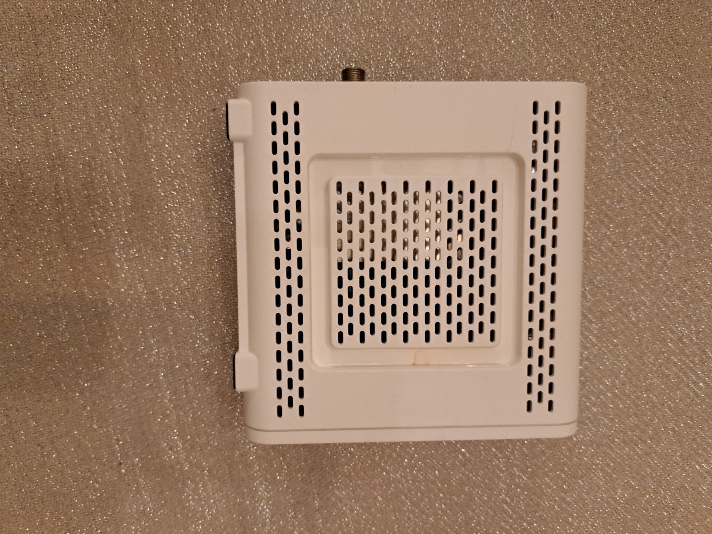 ARRIS Surfboard SB6190-RB DOCSIS 3.0 Cable Modem, White (Renewed)