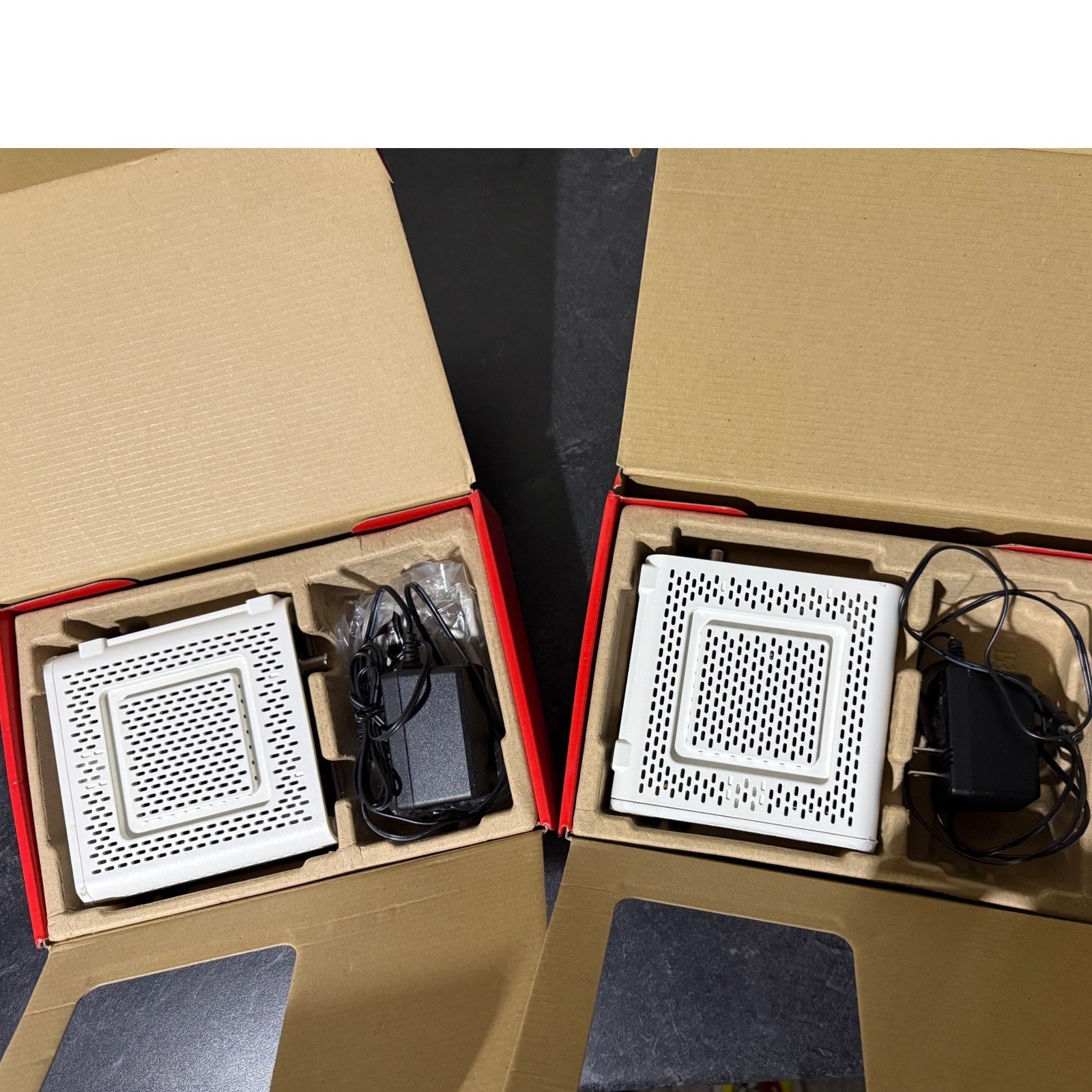 Lot of 2 ARRIS SURFboard SB8200 DOCSIS 3.1 Cable Modem White 32×8 Gigabit 10Gbps
