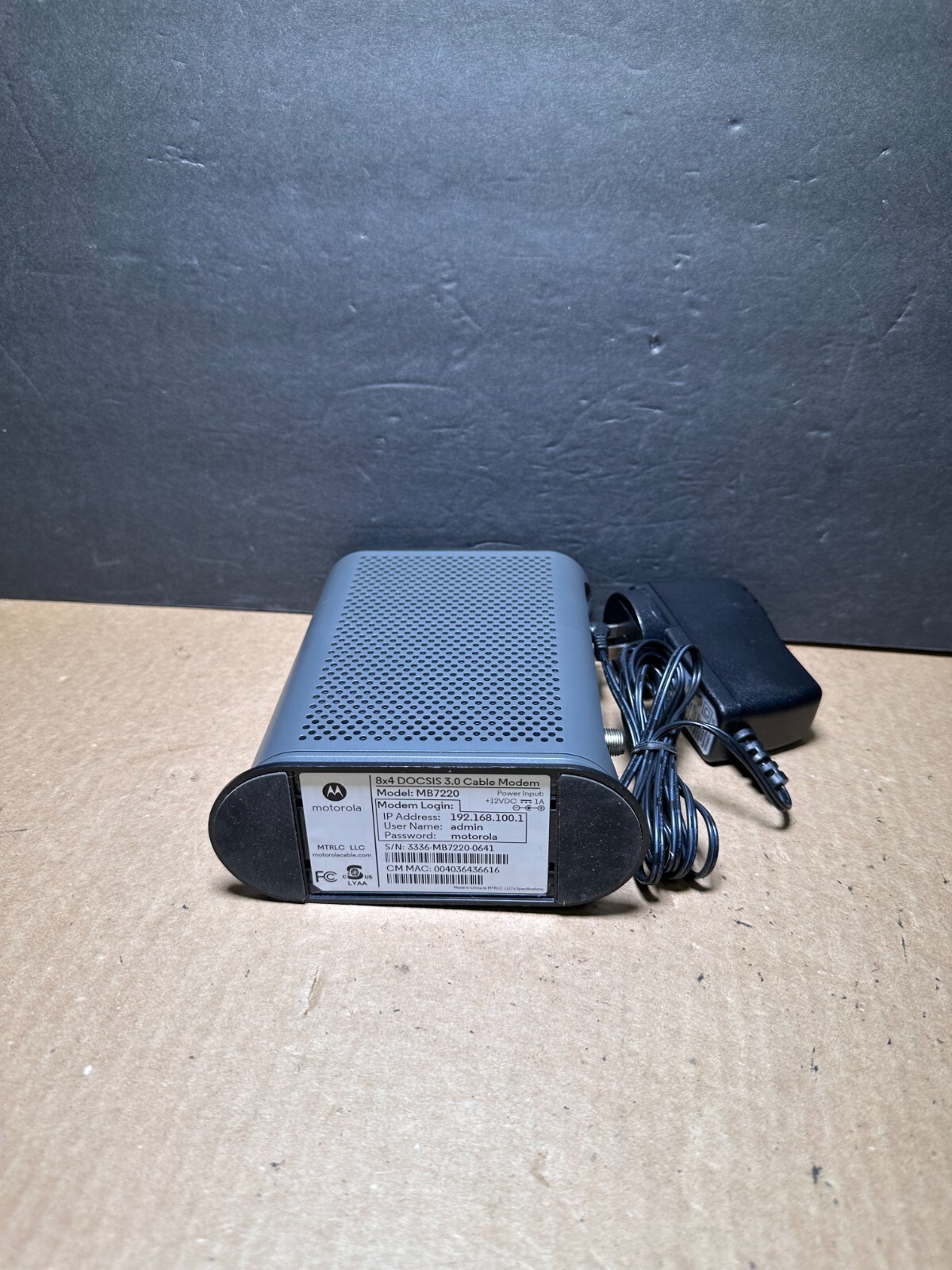 Motorola MB7220 Black 343 Mbps DOCSIS 3.0 8×4 Channel Bonding Cable Modem