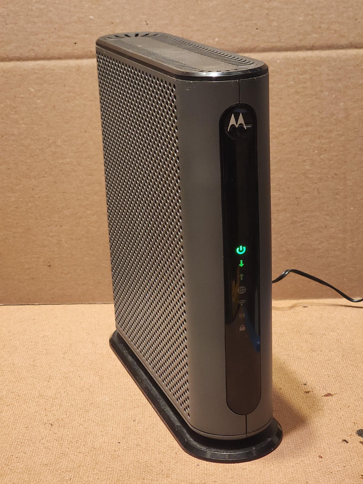 Motorola MG7540 16×4 DOCSIS 3.0 Cable Modem plus AC1600 WiFi Router w/AC Adapter