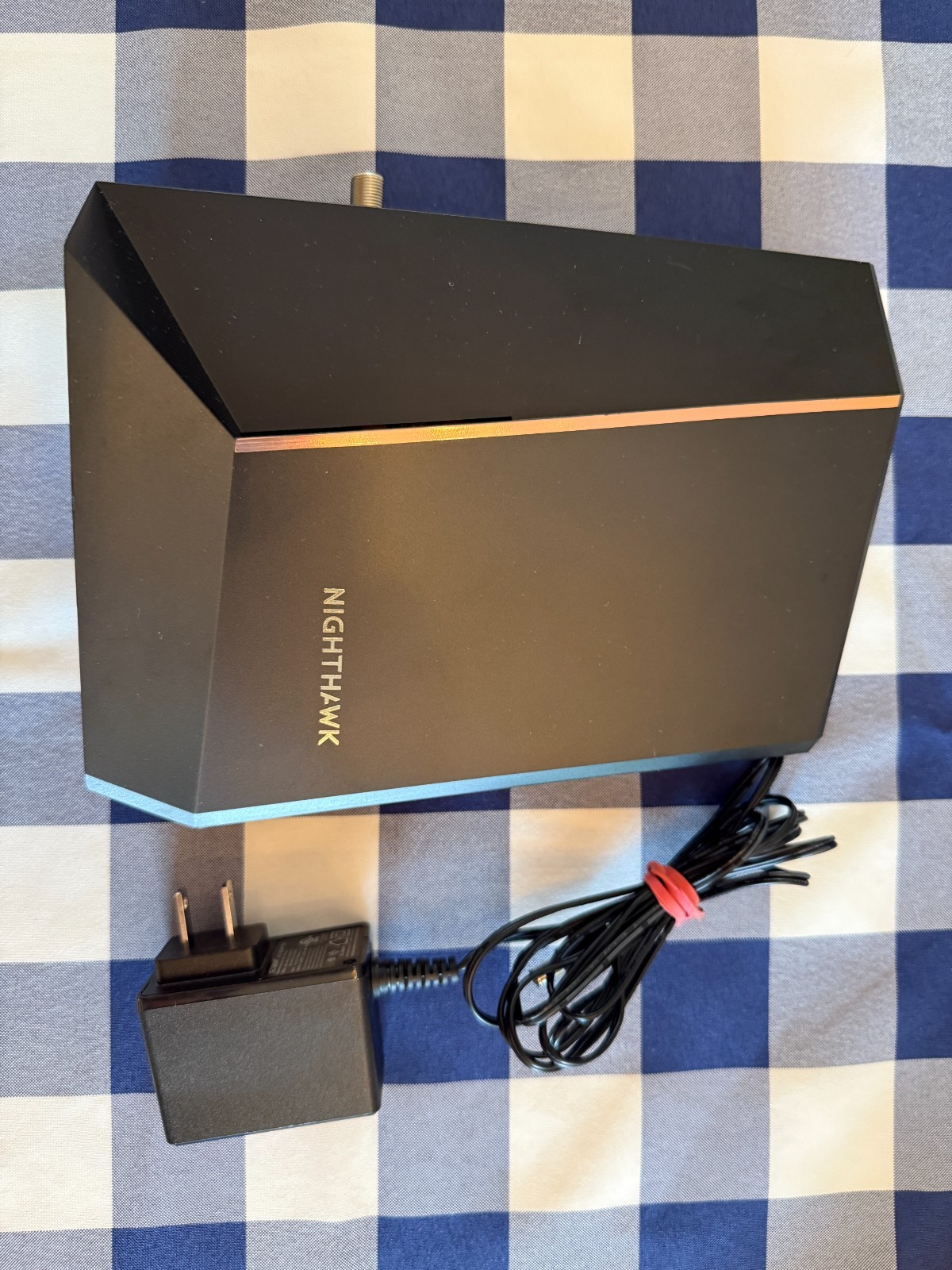 NETGEAR Nighthawk CM2000 CM2000-100NAS DOCSIS 3.1 2.5Gbps Cable Modem Great