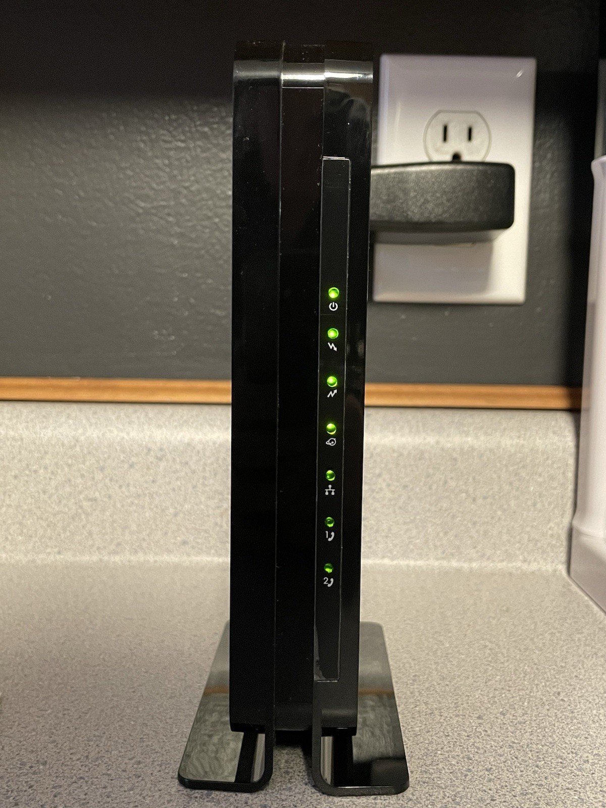 New NETGEAR CM500V Cable Modem for Internet & Voice Xfinity 680mbps