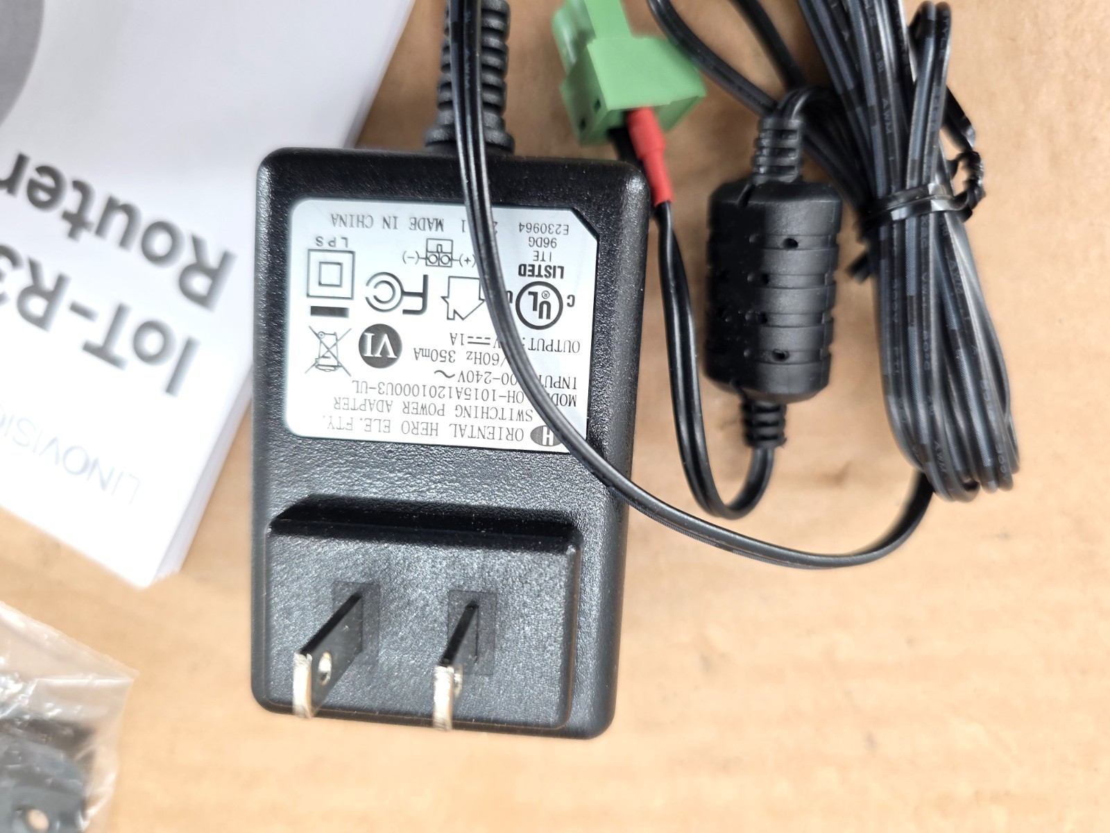 Linovision IOT-R32L Black LTE 48V DC 2 LAN Port Industrial Cellular Router Read