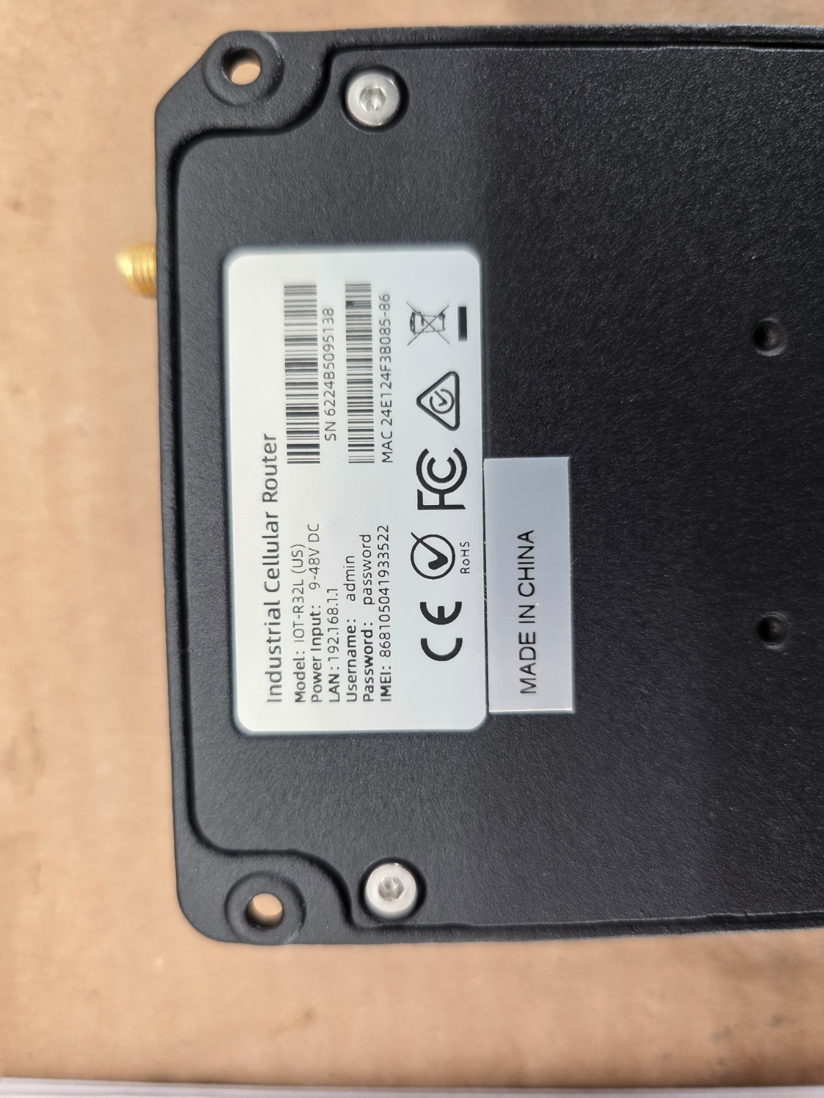 Linovision IOT-R32L Black LTE 48V DC 2 LAN Port Industrial Cellular Router Read