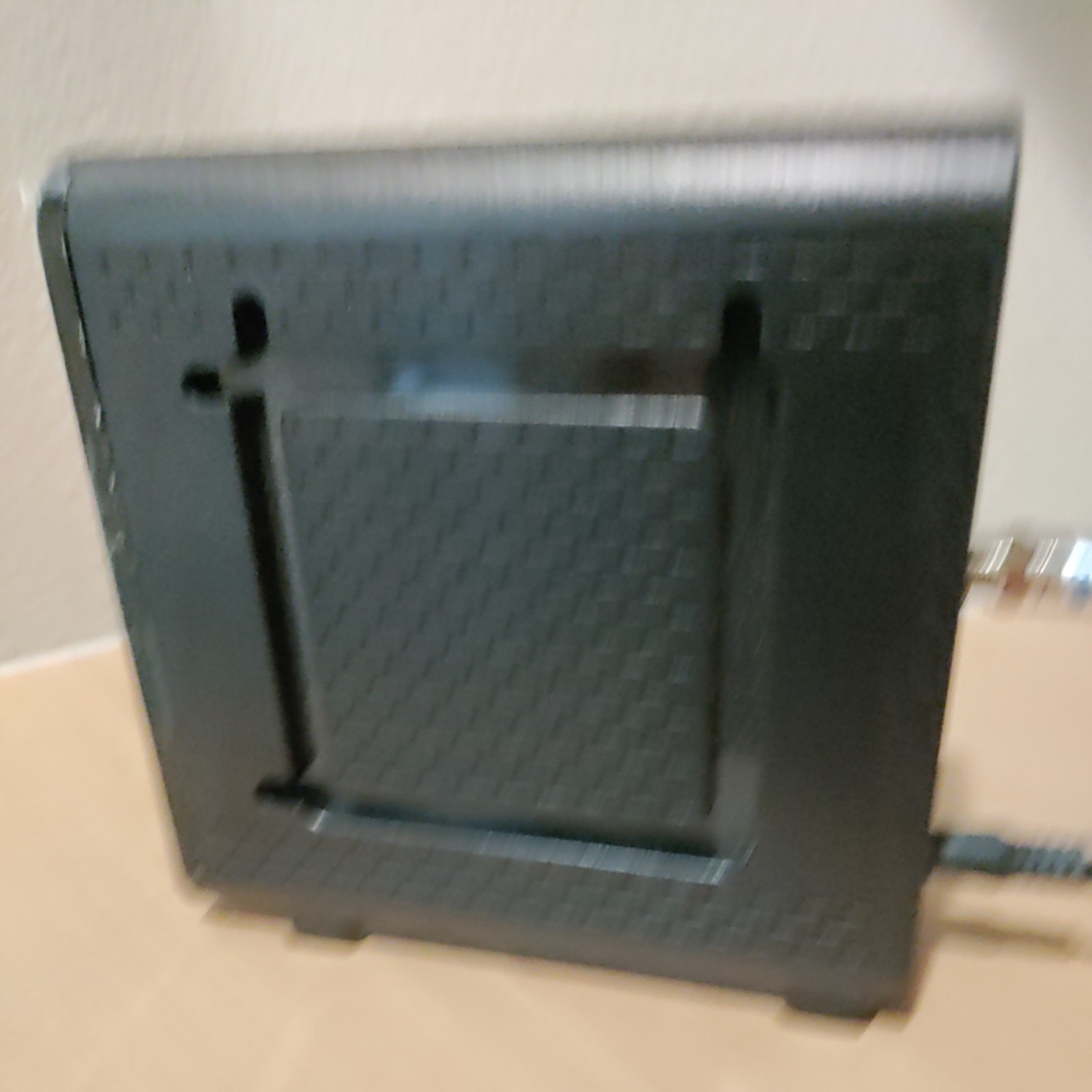 Arris Surfboard SB6121 Cable Modem With A/C Adapter + Two Marathon 6 dB adapters