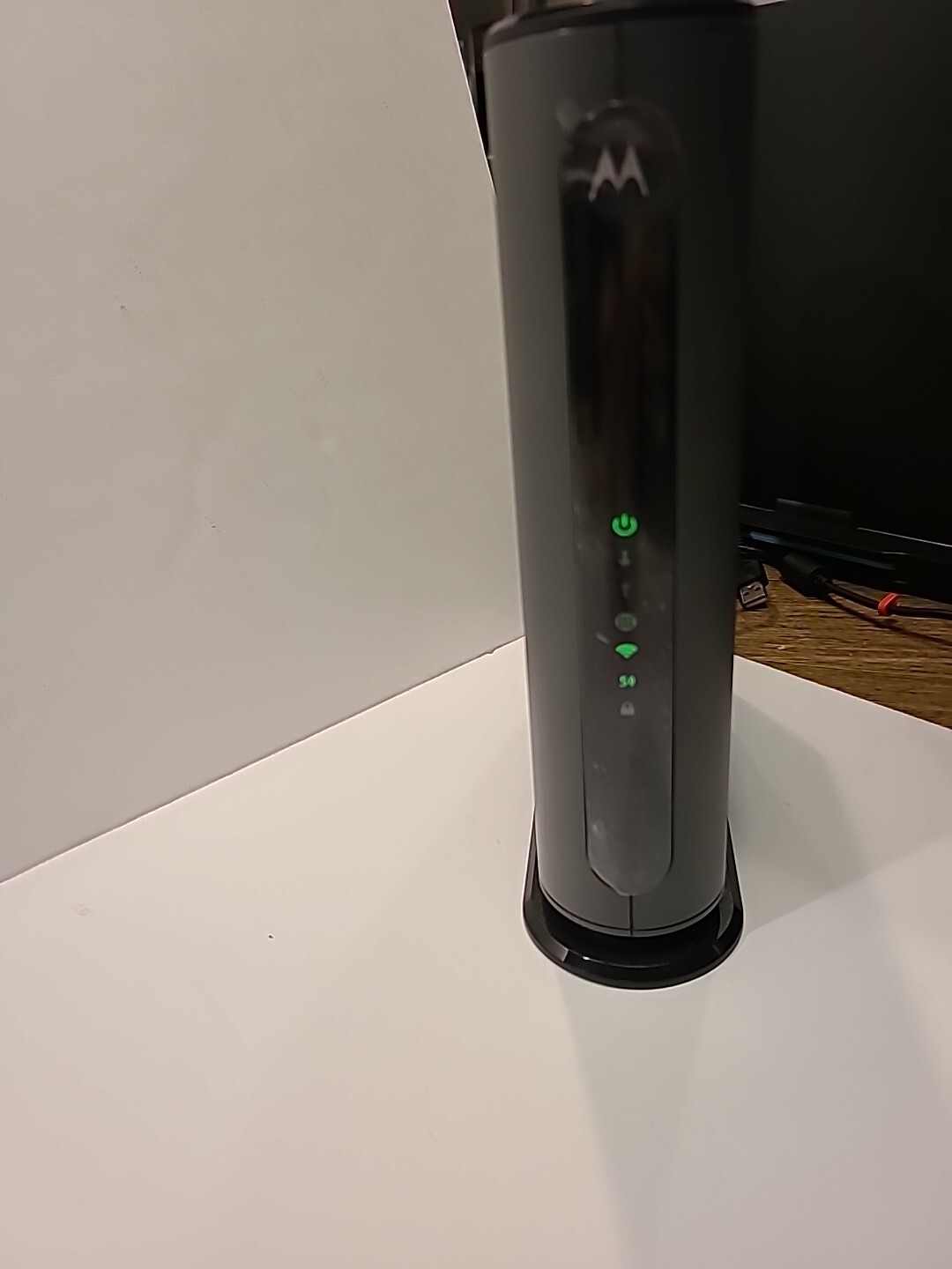 Motorola MG7550 16×4 DOCSIS 3.0 Cable Modem Plus AC1900 WiFi Router