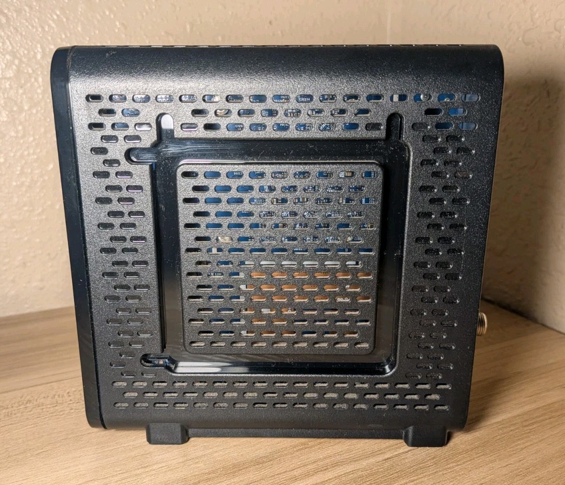 ARRIS Touchstone CM8200A DOCSIS 3.1 Ultra Fast Cable Modem Black No Power Adapte