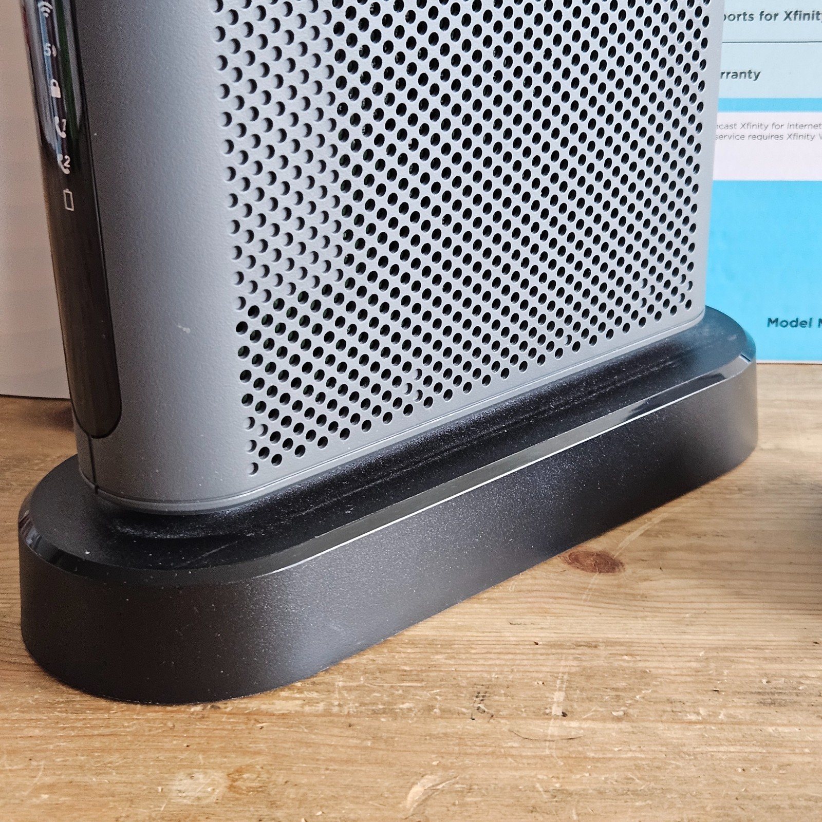 Motorola MT7711 24X8 Cable Modem and AC1900 Dual Band Wi-Fi Gigabit Router USED