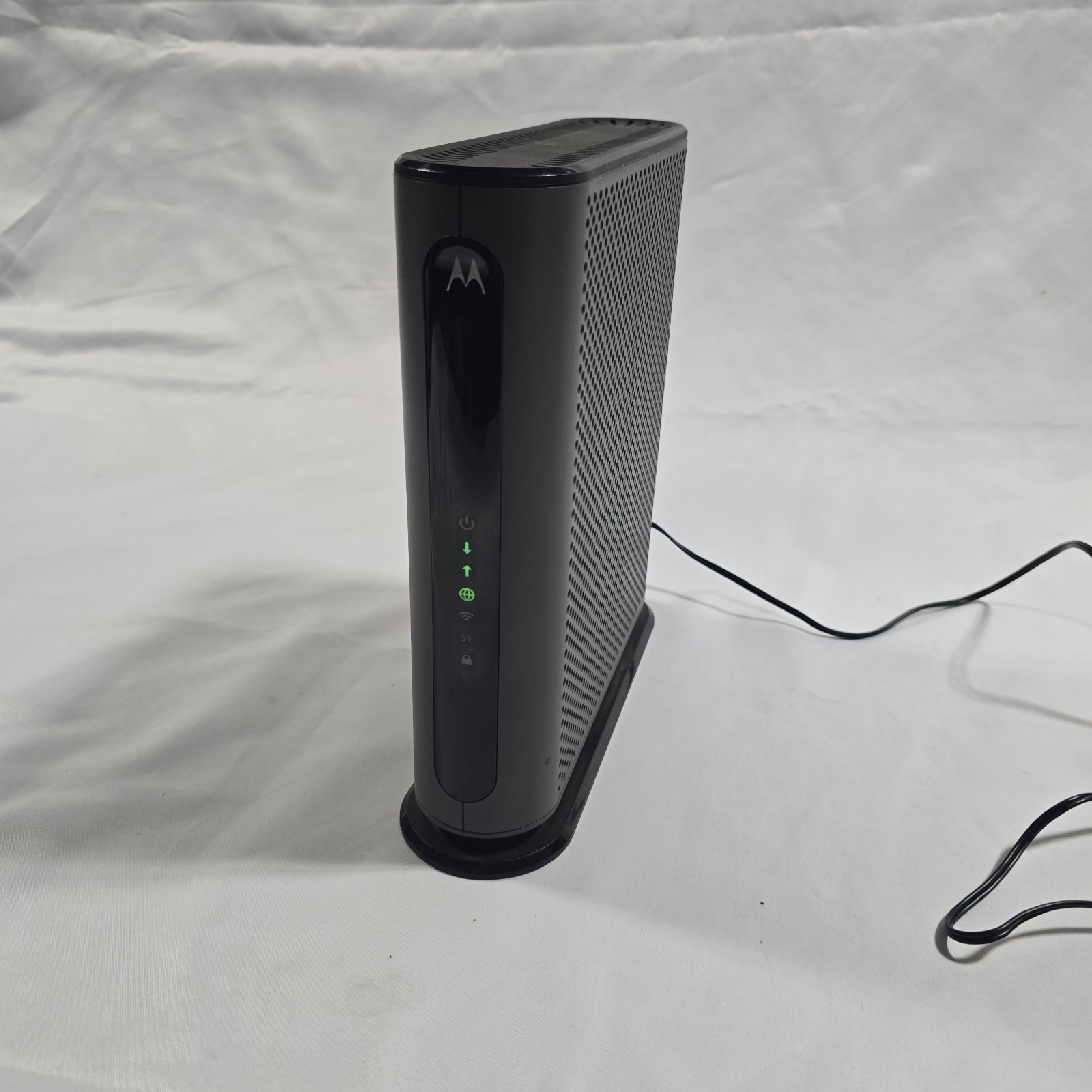 Motorola MG7550 Cable Modem Plus Router 16×4 686 Mbps AC1900 Dual Band WiFi