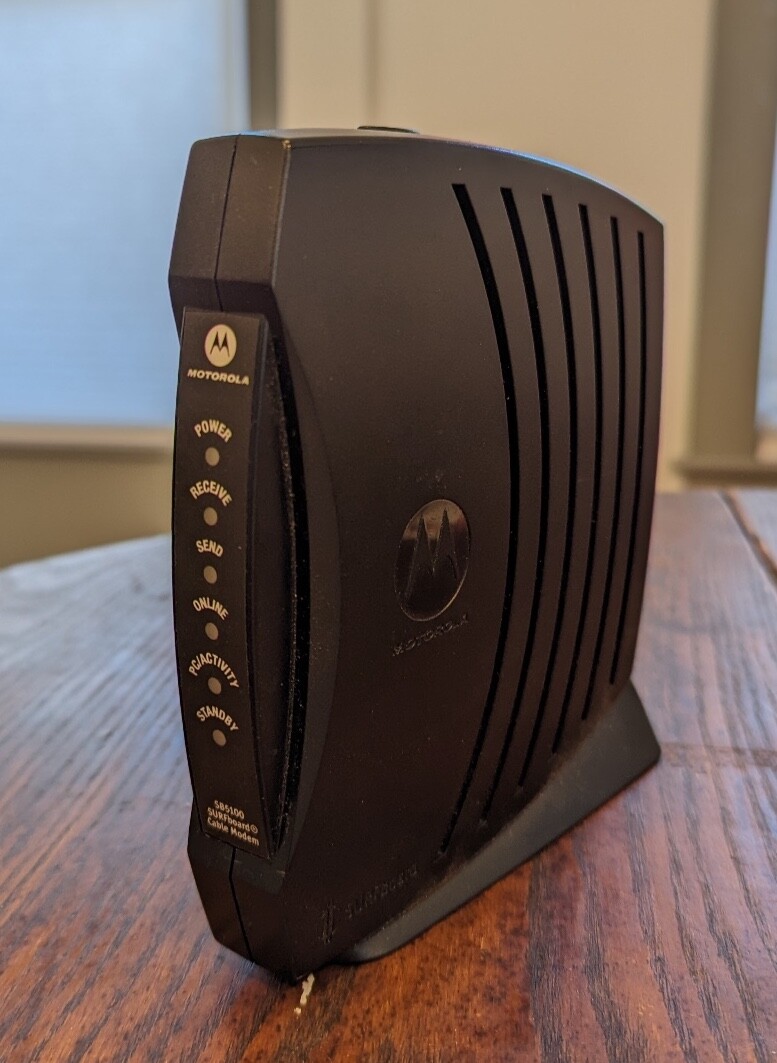 Motorola Surfboard SB5100 Cable Modem DOCSIS 2.0 USB + Ethernet 38 Mbps