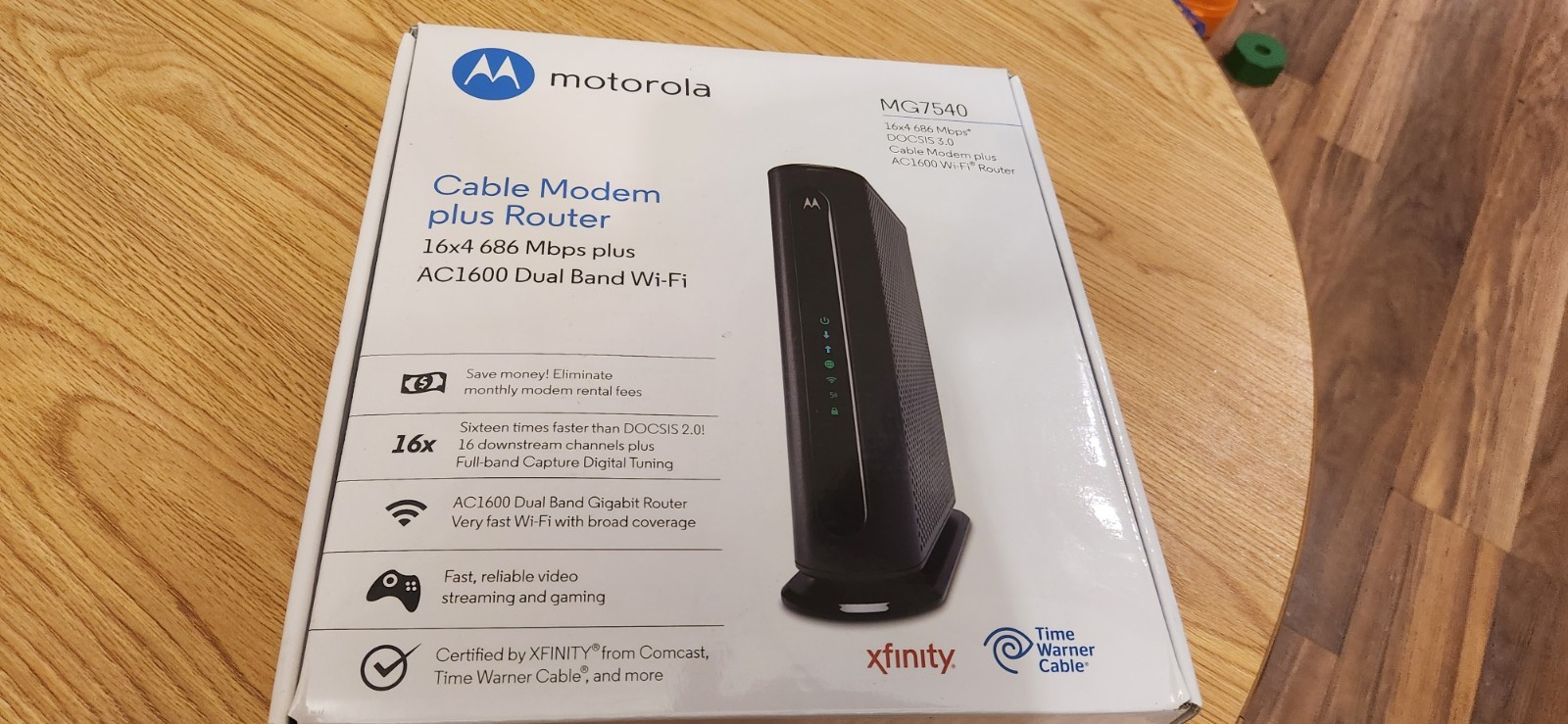Motorola MG7540-10 16×4 Cable Modem – Black