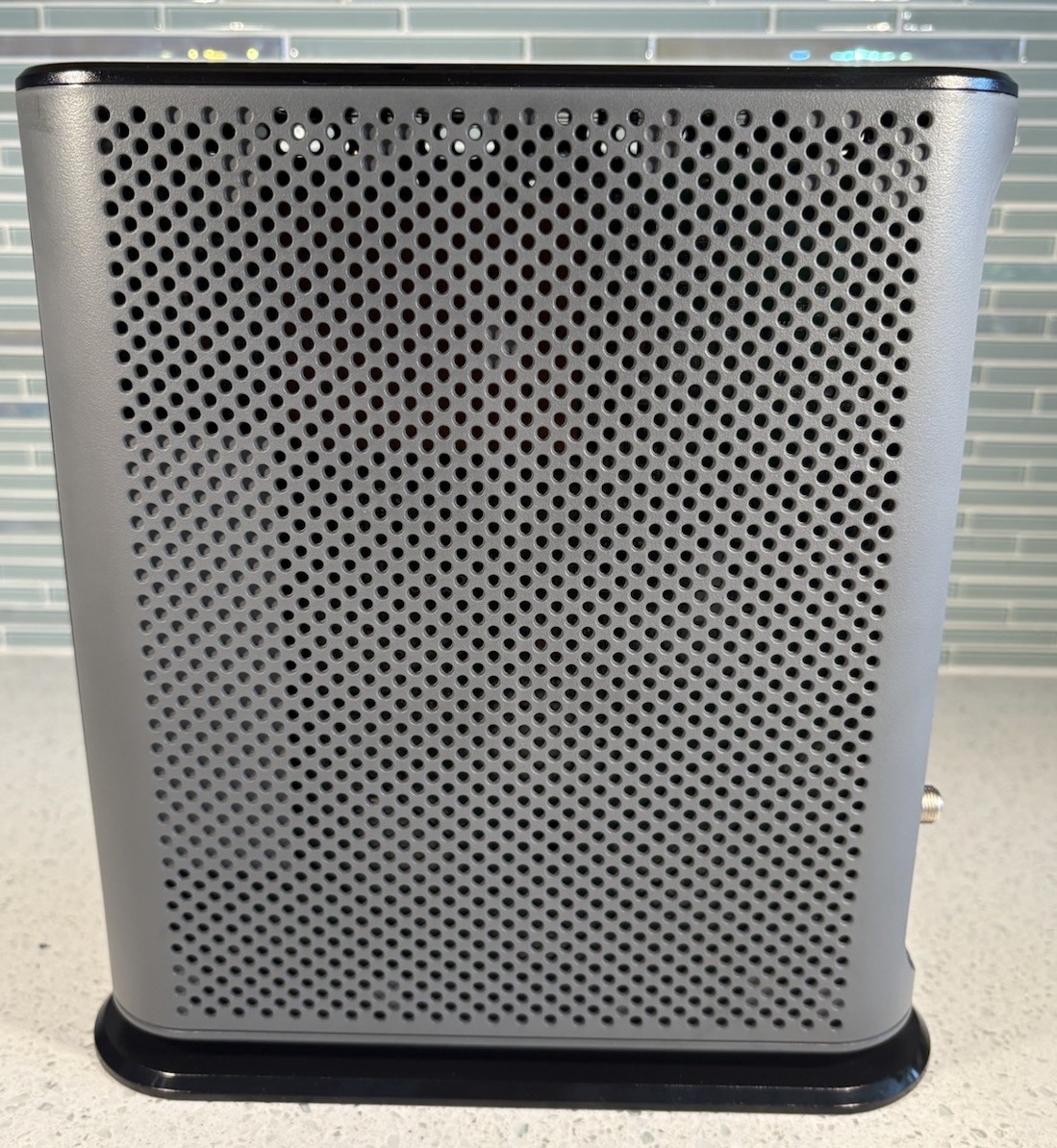 Motorola MG7550 16×4 High Speed ​​Cable Modem Plus AC1900 WiFi Router – Gray