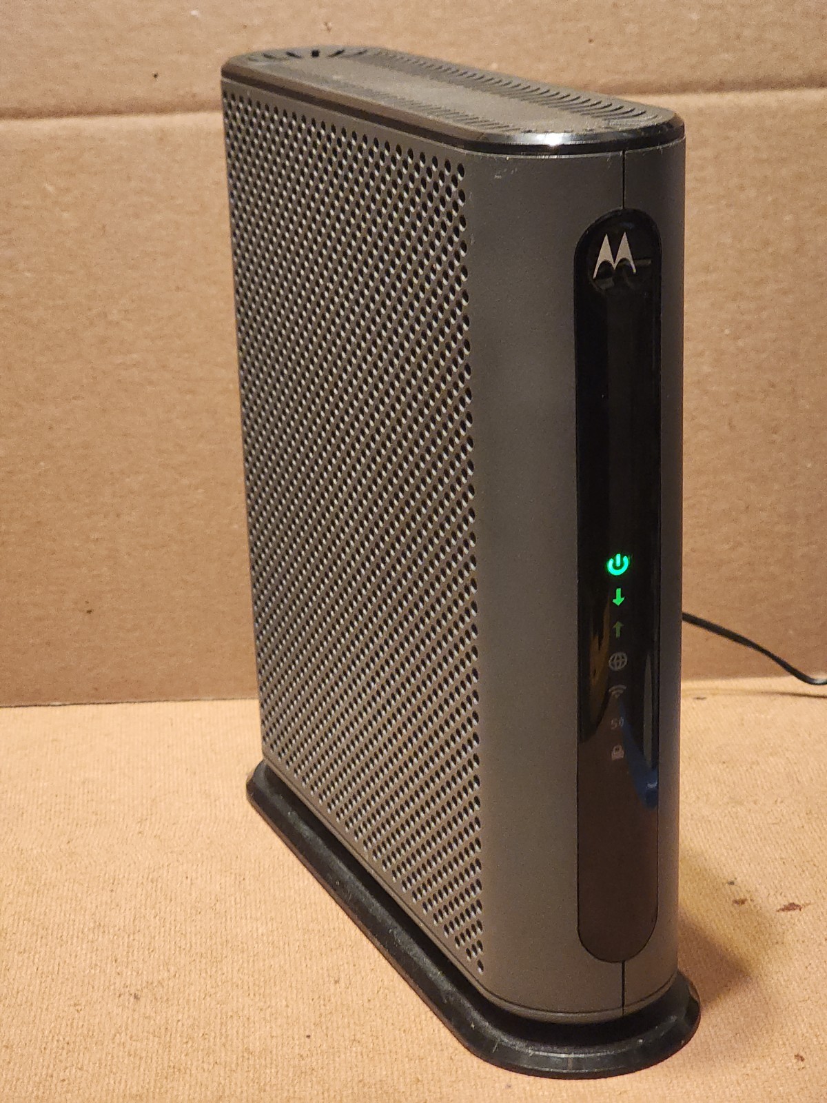 Motorola MG7540 16×4 DOCSIS 3.0 Cable Modem plus AC1600 WiFi Router w/AC Adapter