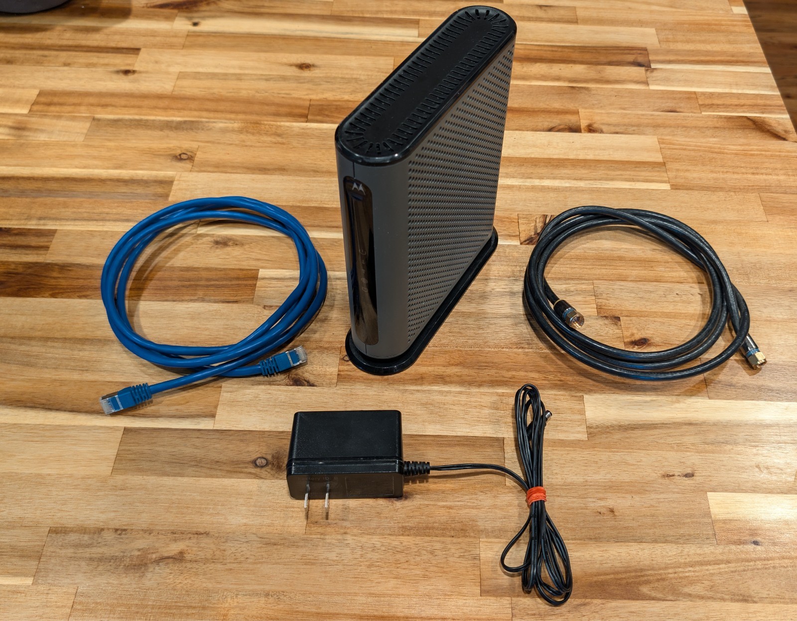 Motorola MB8611 DOCSIS 3.1 Cable Modem 2.5 Gbps Ethernet Port Black MB8611-30