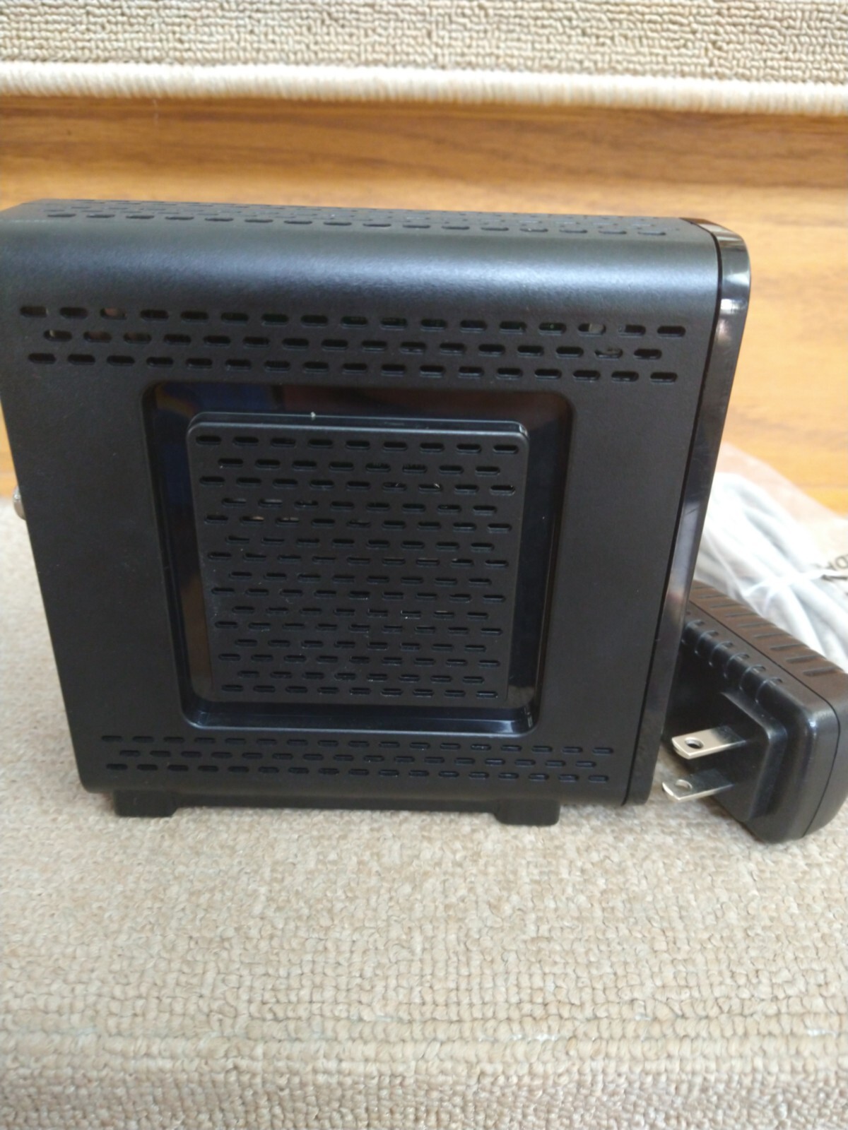 Arris Surfboard SB6121 Cable Modem High Speed Internet Pre-owned. Black