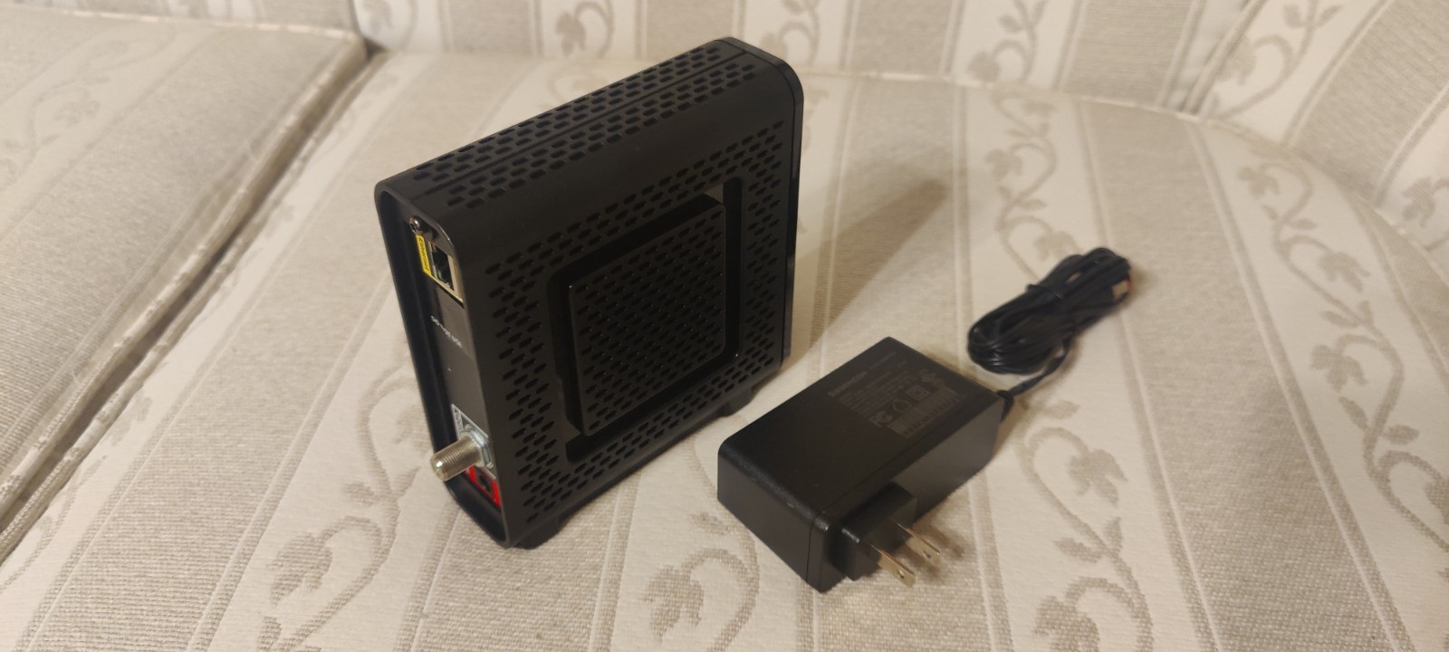 Arris Touchstone CM8200 Cable Modem