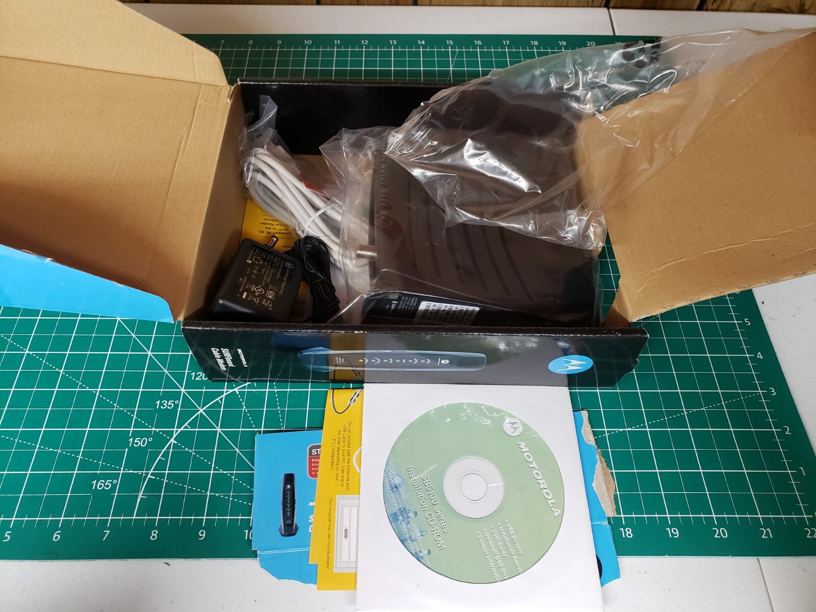 2pc Lot Motorola SB5101 DOCSIS 2.0 Cable Modems. Cables Included. Free Shipping
