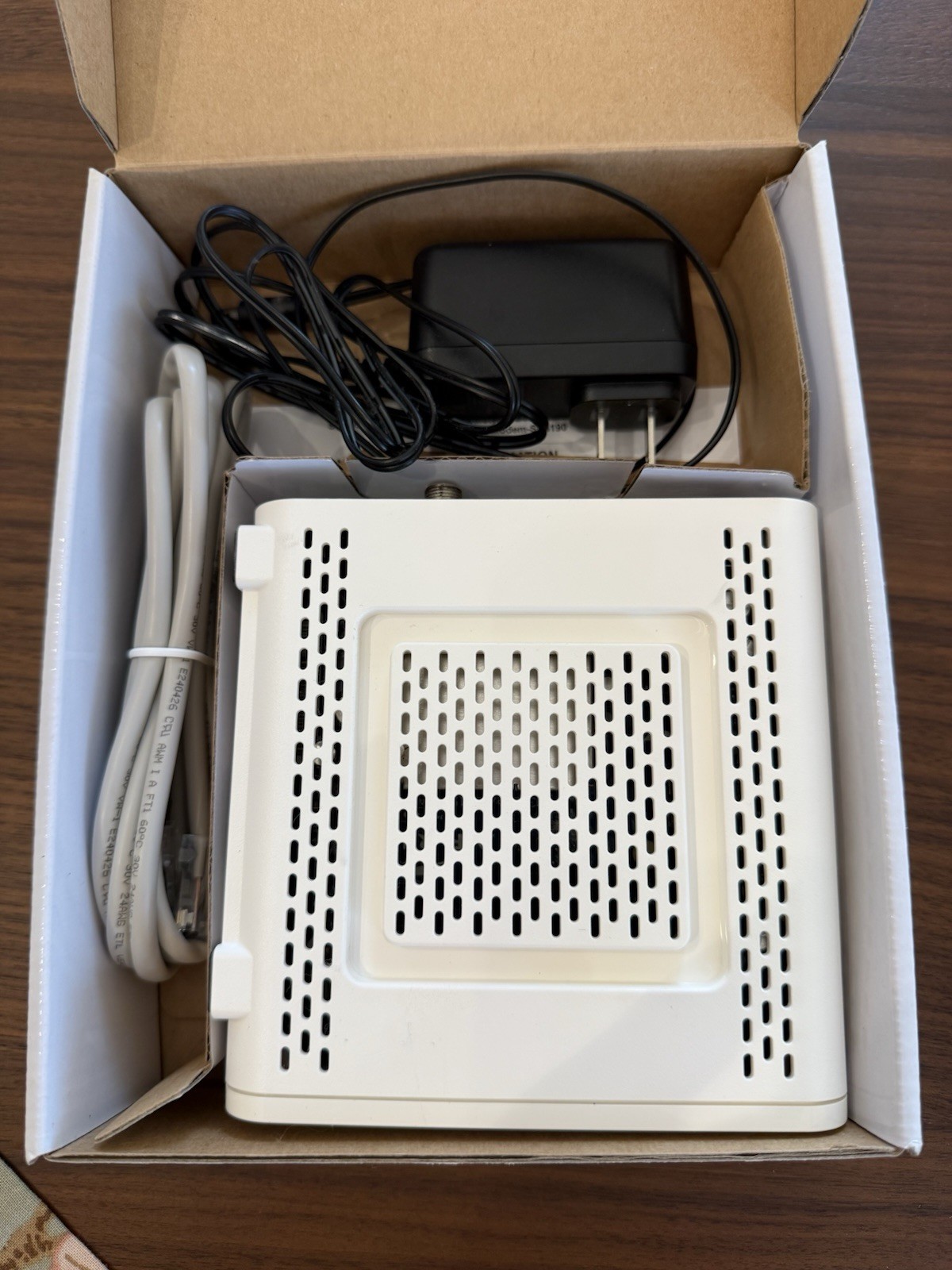 ARRIS SB6190 White Surfboard Cable Modem