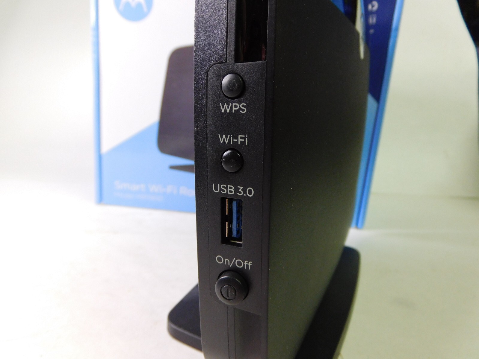 Motorola MR1900 Wireless Gigabit Home AC1900 Smart Wi-Fi Router