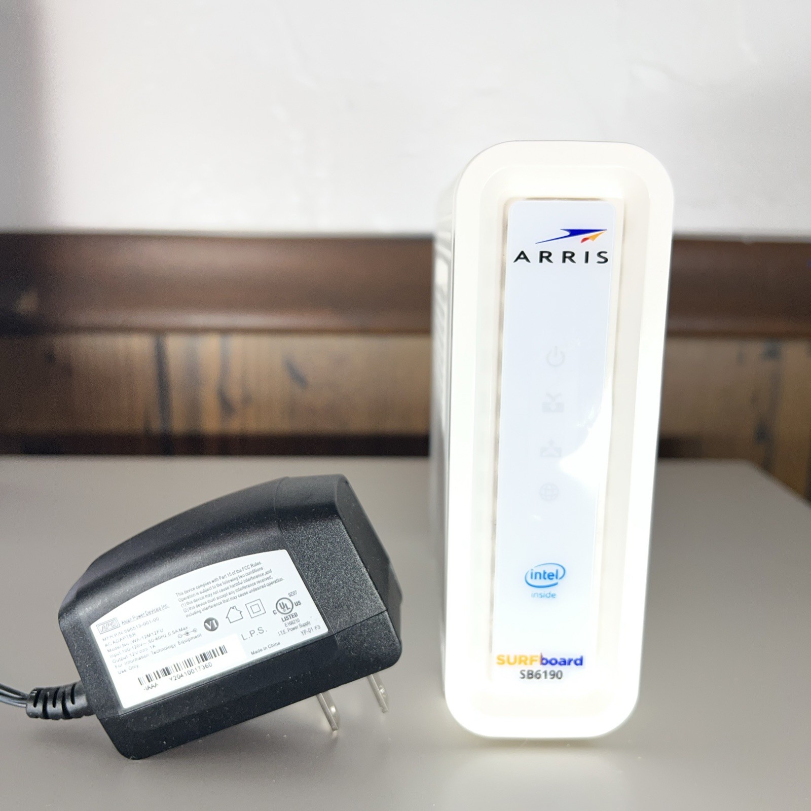 ARRIS SURFboard SB6190 DOCSIS 3.0 Cable Modem White