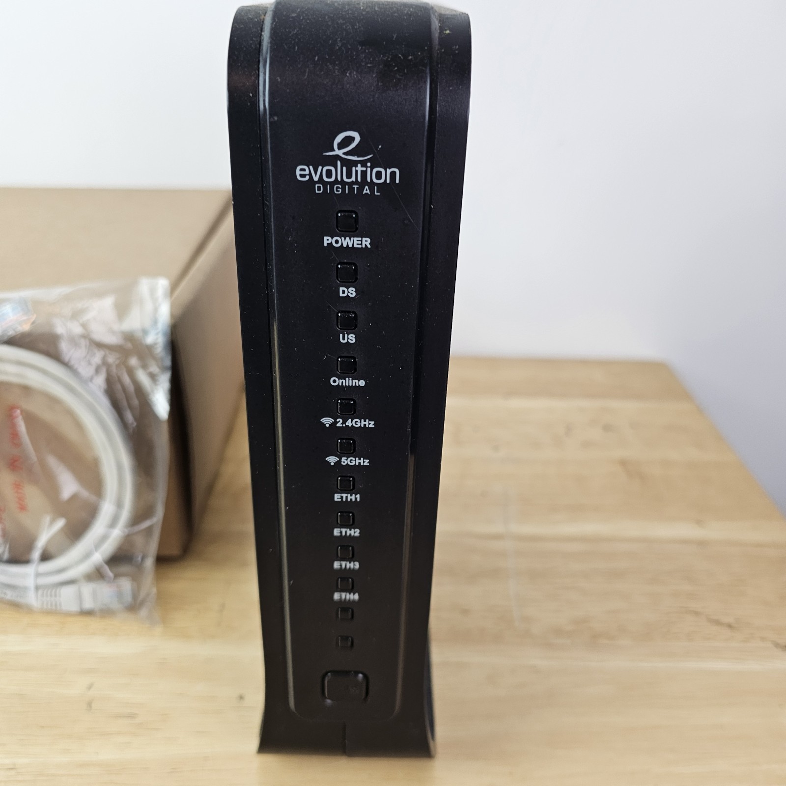 EVO3000GW: Wi-Fi 5 DOCSIS 3.1 Gateway Black Cable Modem WIFI Router Used