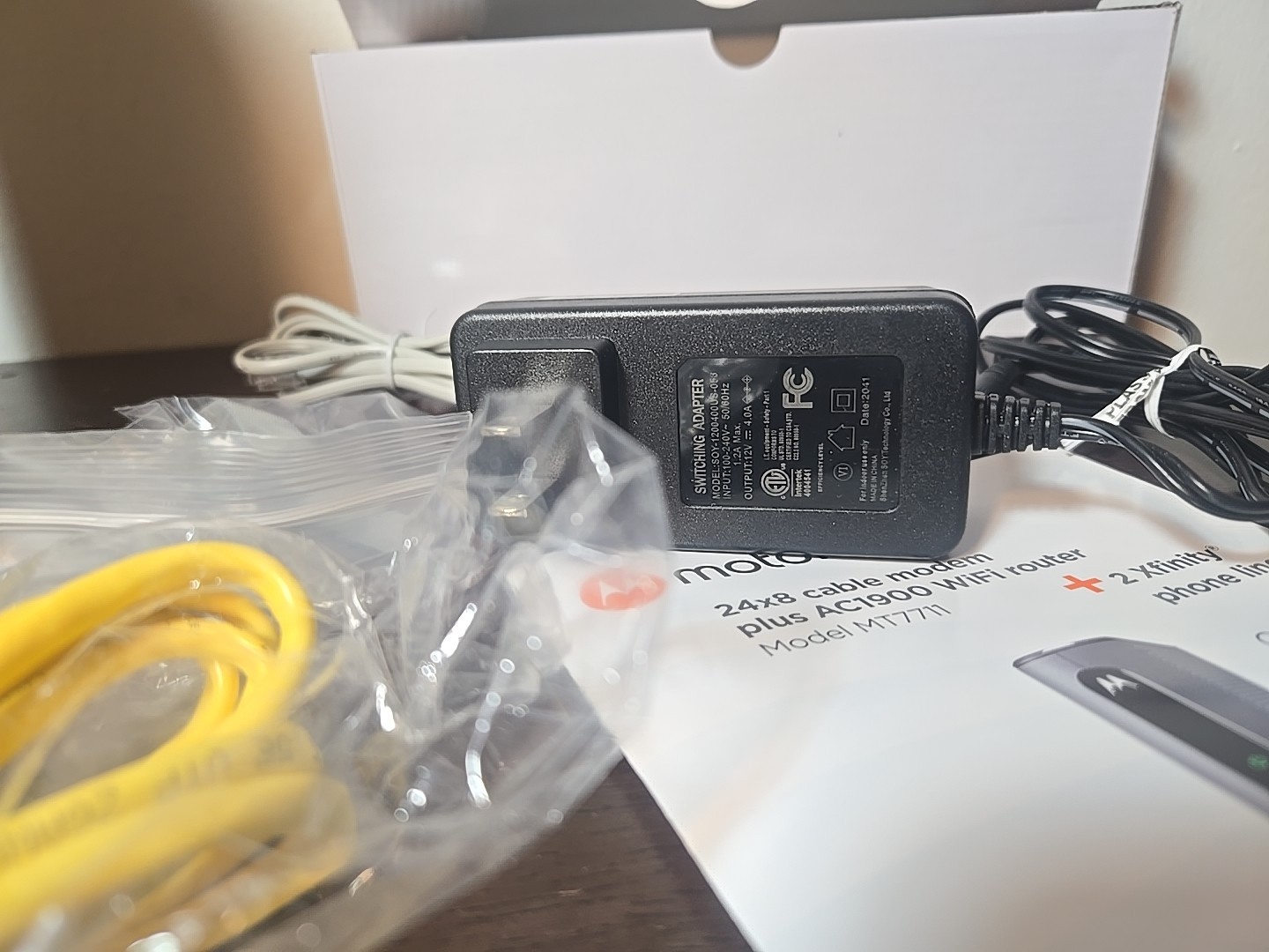 Motorola MT7711 24X8 Cable Modem and AC1900 Dual Band Wi-Fi Gigabit Router 2…