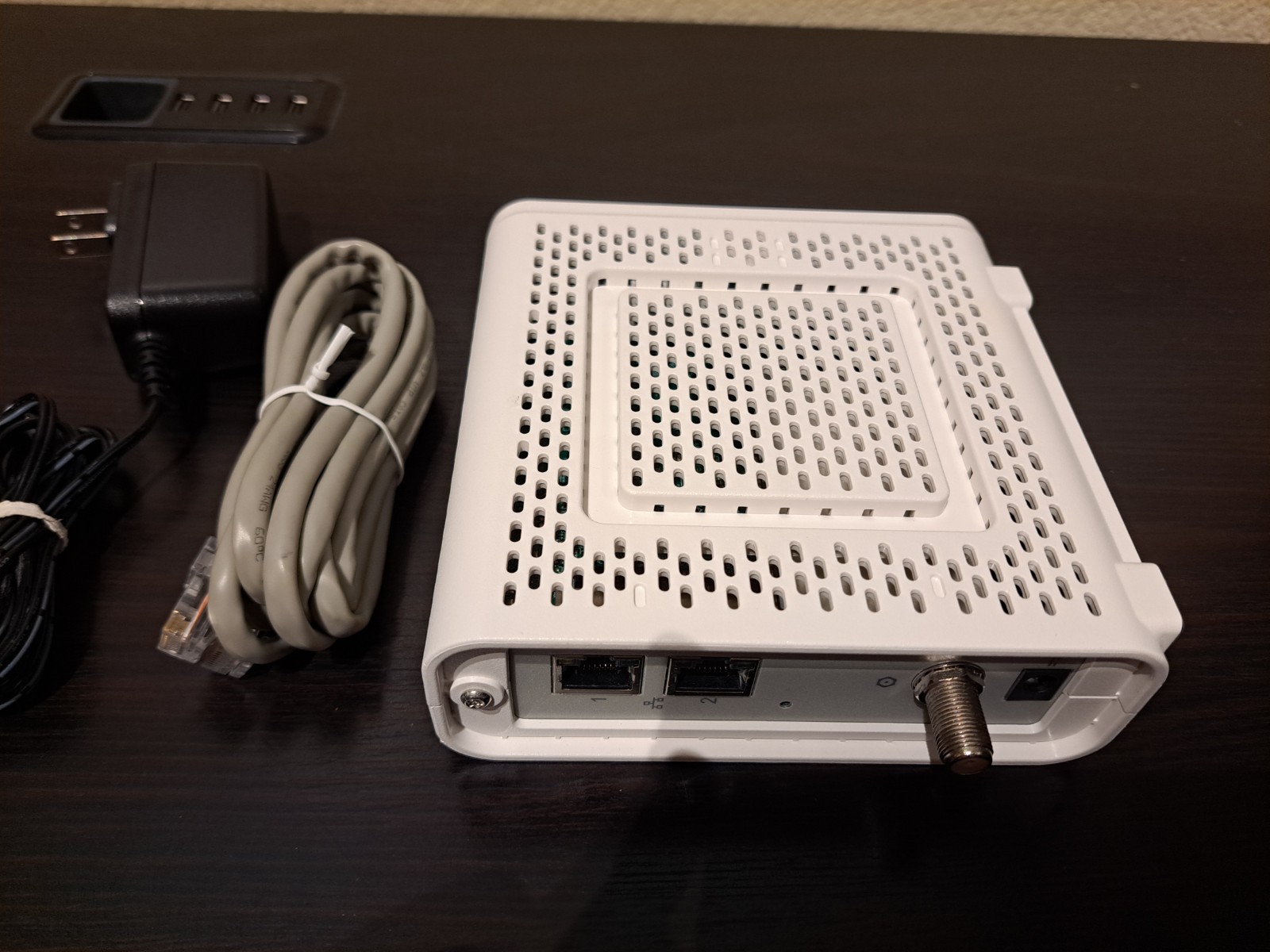 ARRIS SURFboard SB8200 V2 DOCSIS 3.1 Cable Modem Gigabit 2 Ports Ethernet+Power