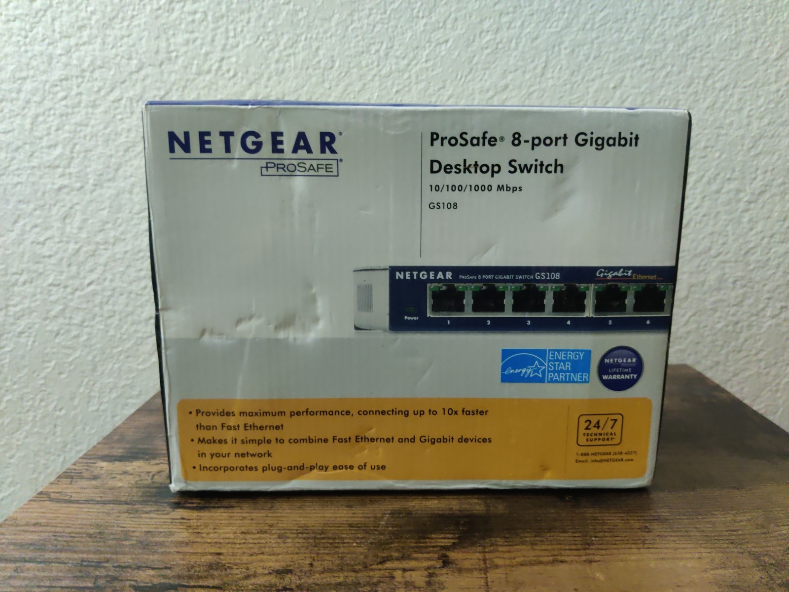 Netgear ProSafe GS108 Gigabit Desktop Switch 8 Port 10/100/1000 Mbps
