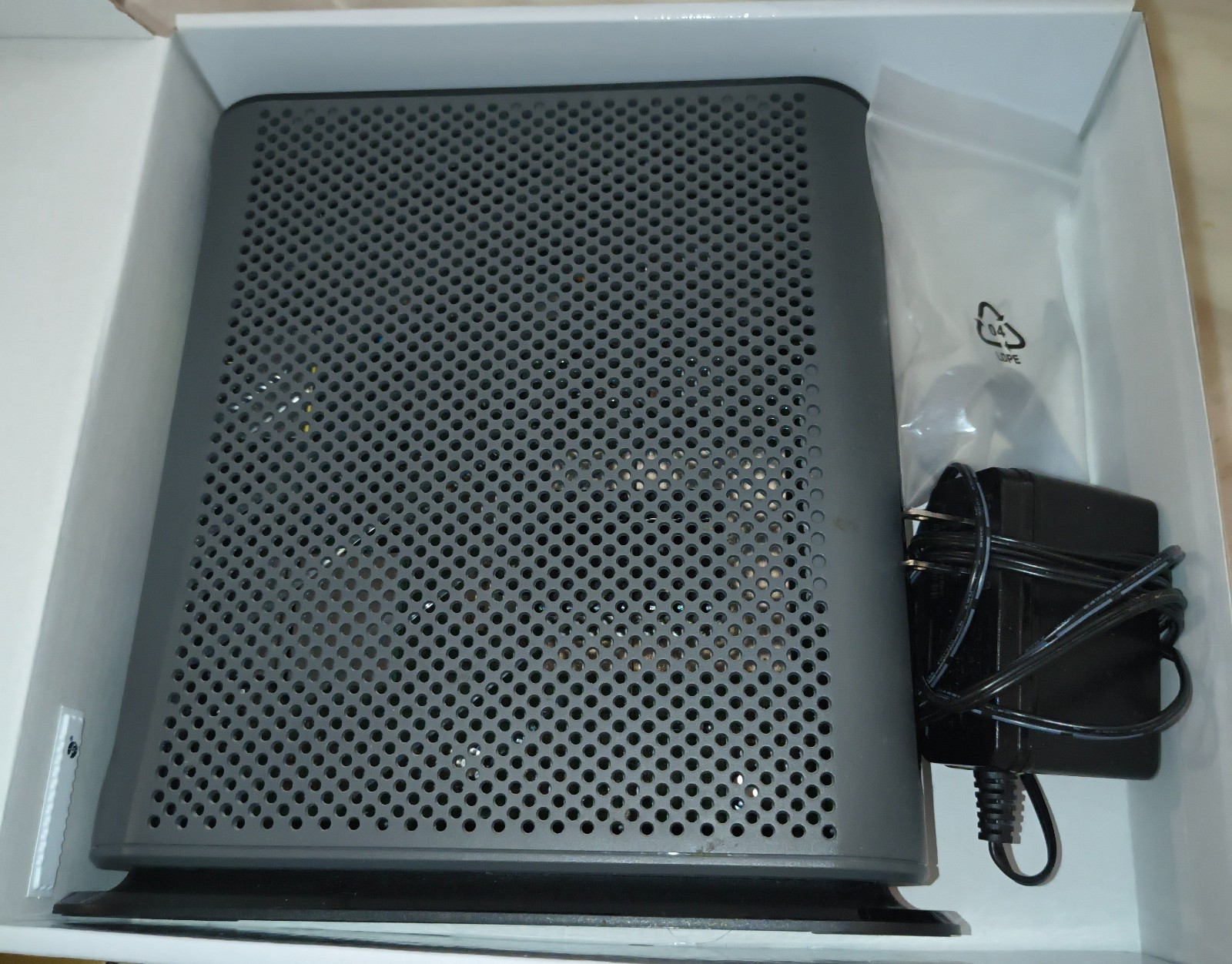 Motorola MG7540-10 16×4 Cable Modem – GREY