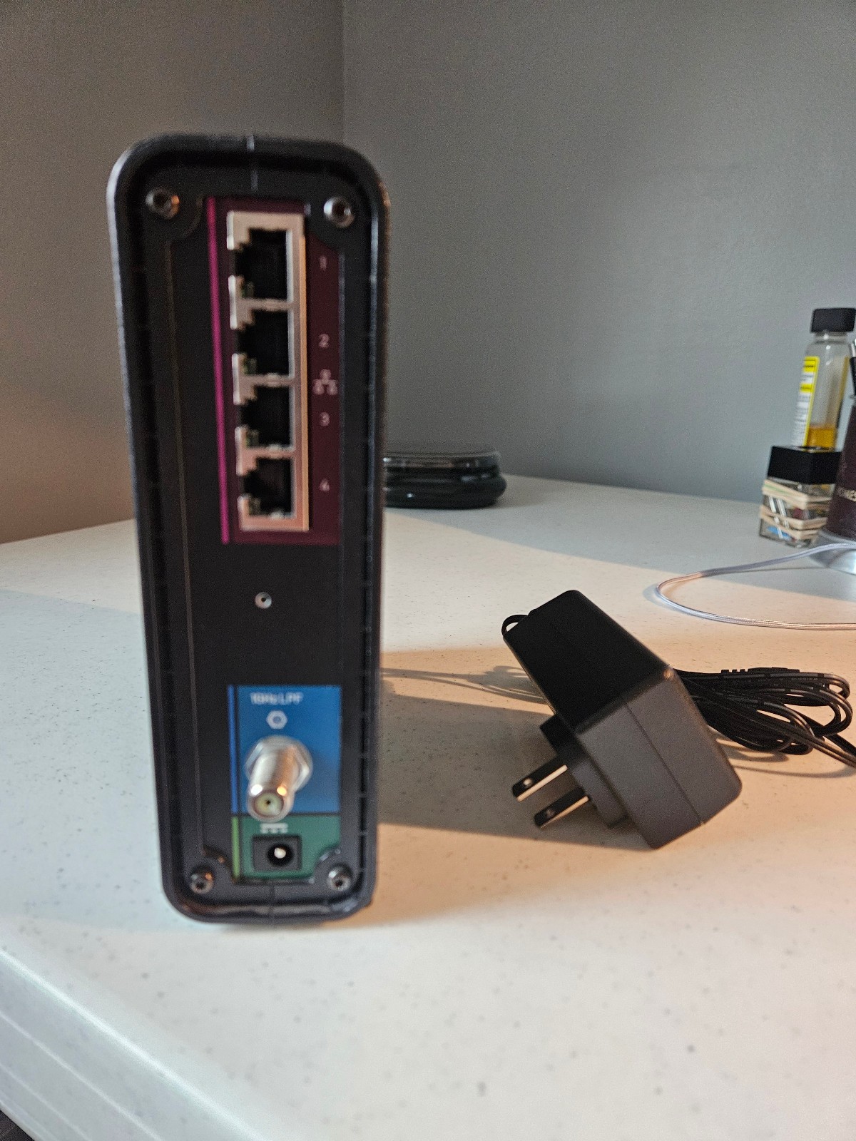 Motorola Arris SURFboard SBG6580 – G228 Wireless Cable Modem Router