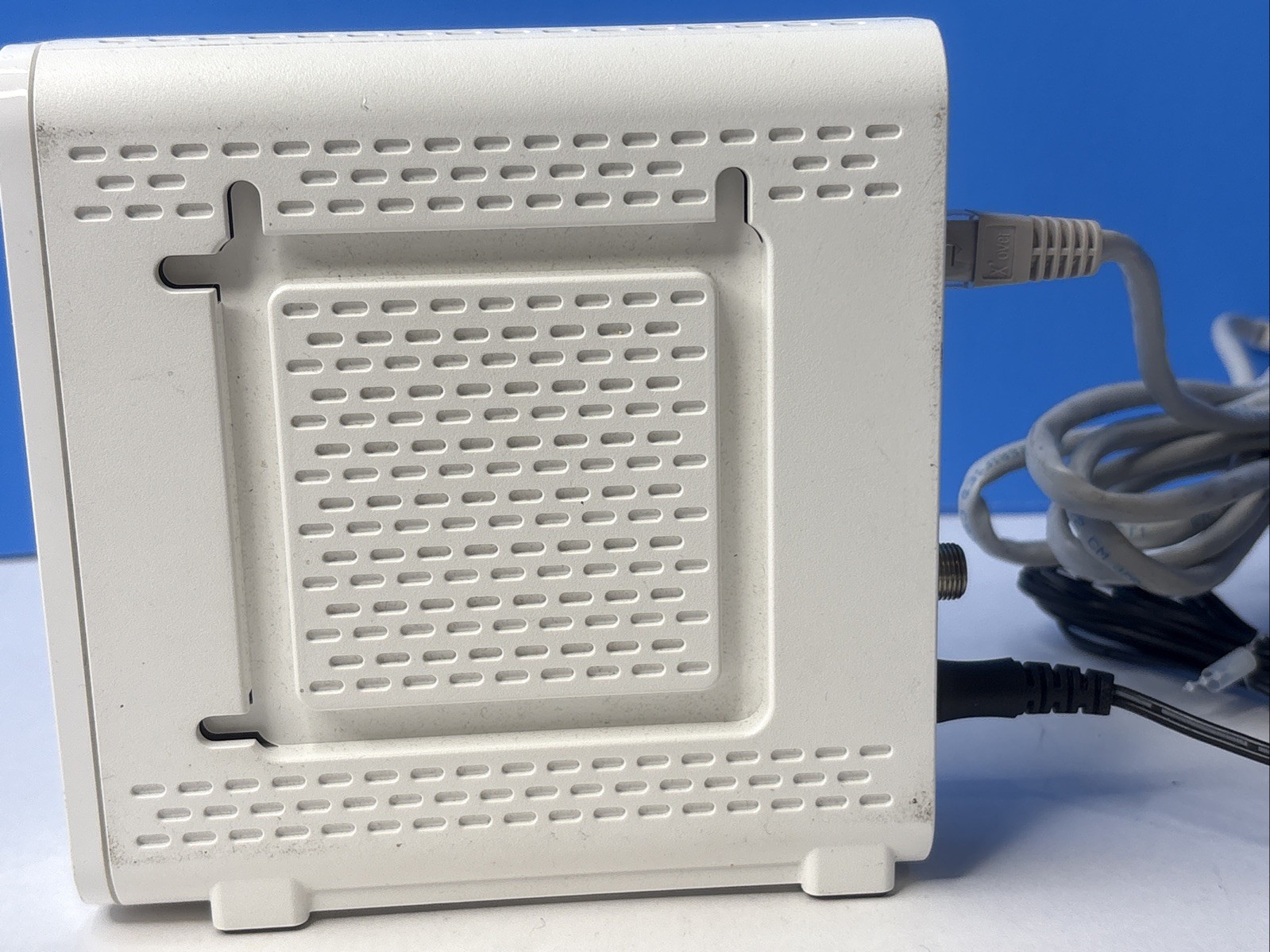ARRIS SURFboard DOCSIS 3.0 Cable Modem SB6190 – White