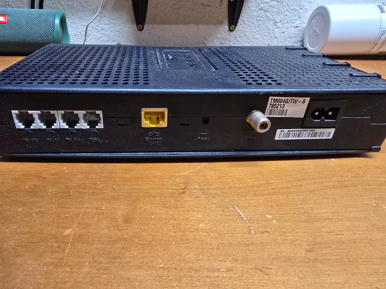 ARRIS TM604G Touchstone Cable Modem CT L1-11 + BATTERY + POWER & ETHERNET CORDs