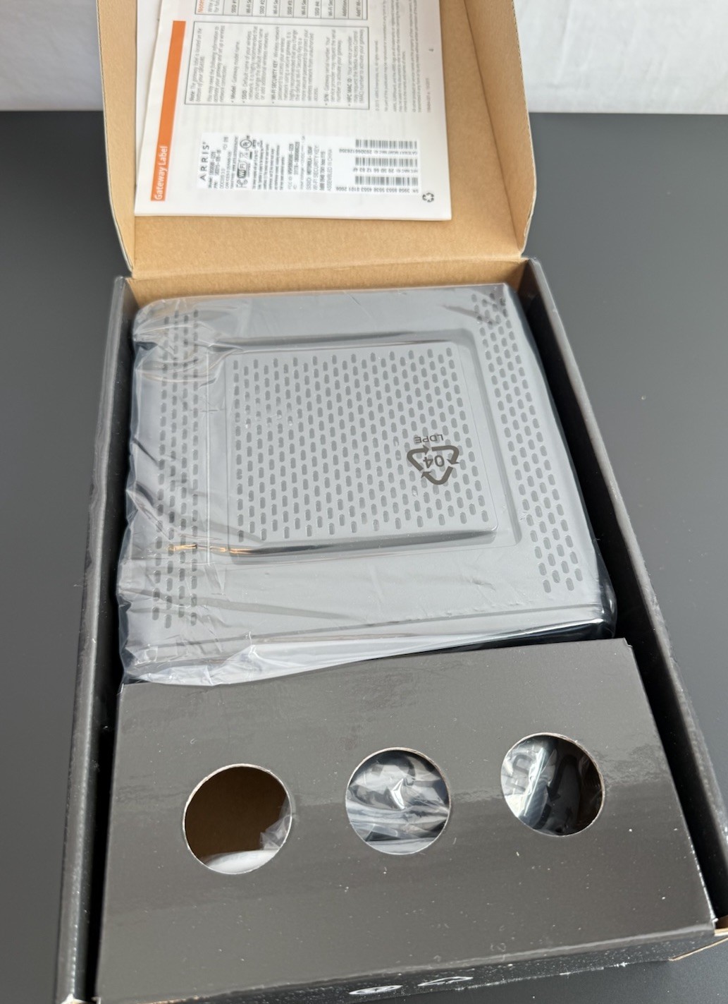 Motorola ARRIS SURFboard SBG6580 DOCSIS 3.0 Cable Modem Wi-Fi Router New (Open)