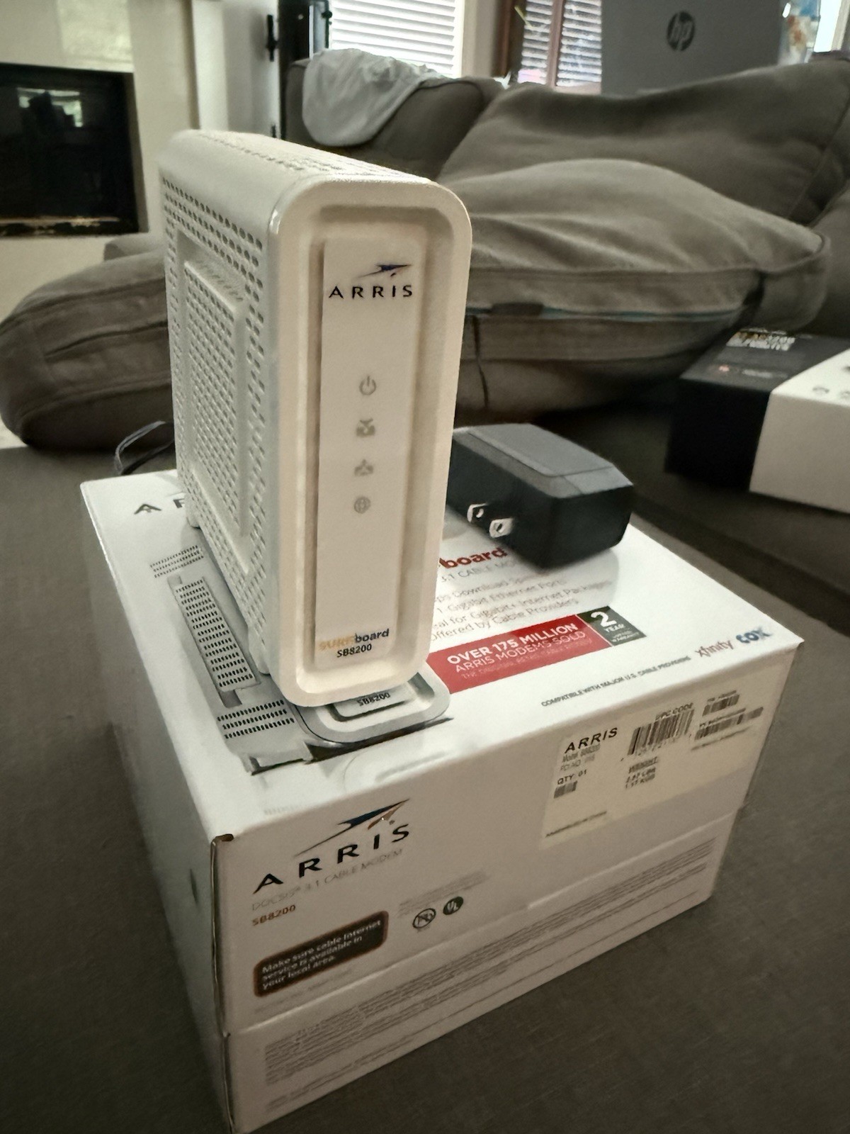 Arris Surfboard SB8200 Cable Modem DOCSIS 3.1 w/ Power AC Adapter