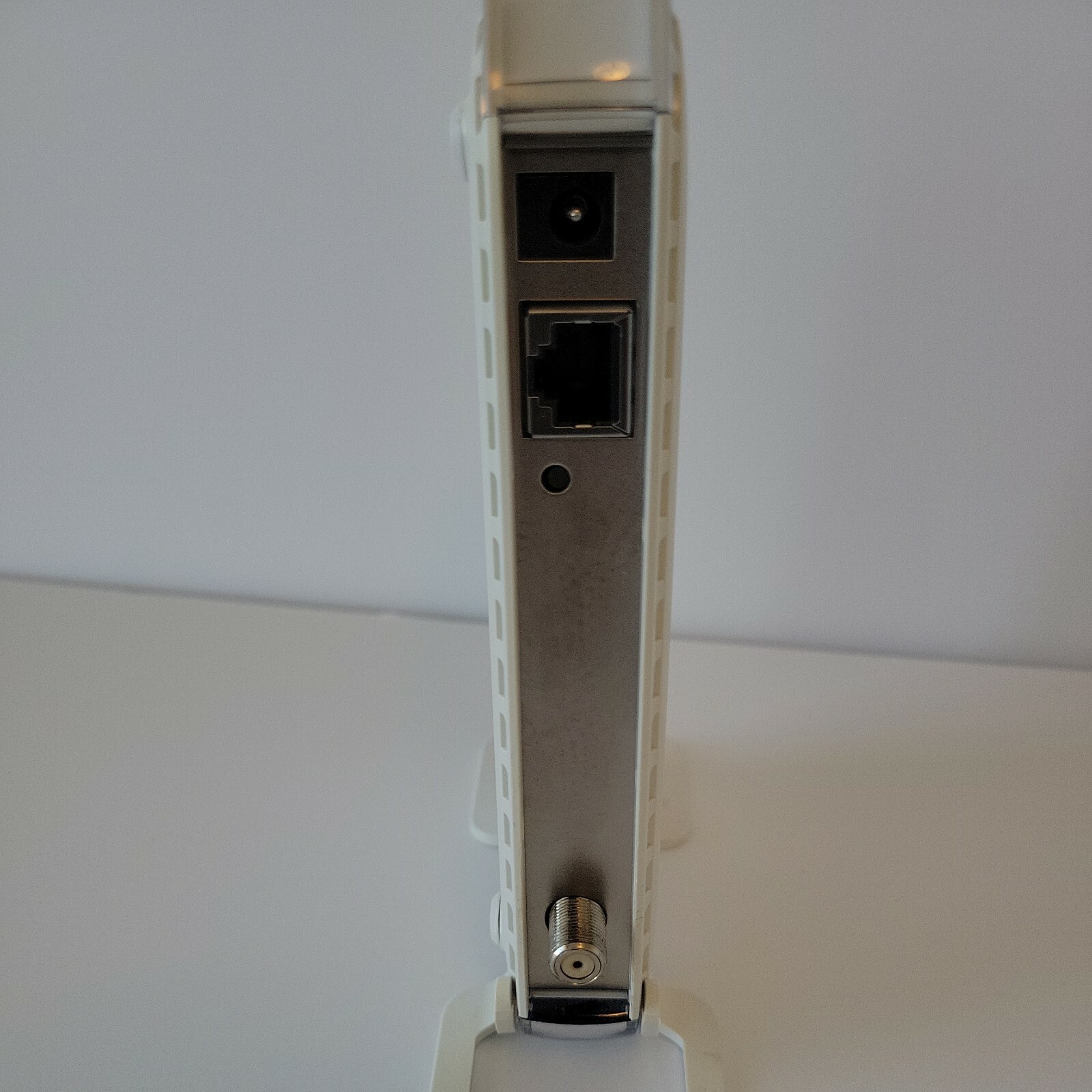 NETGEAR CMD31T DOCSIS 3.0 cable modem, White