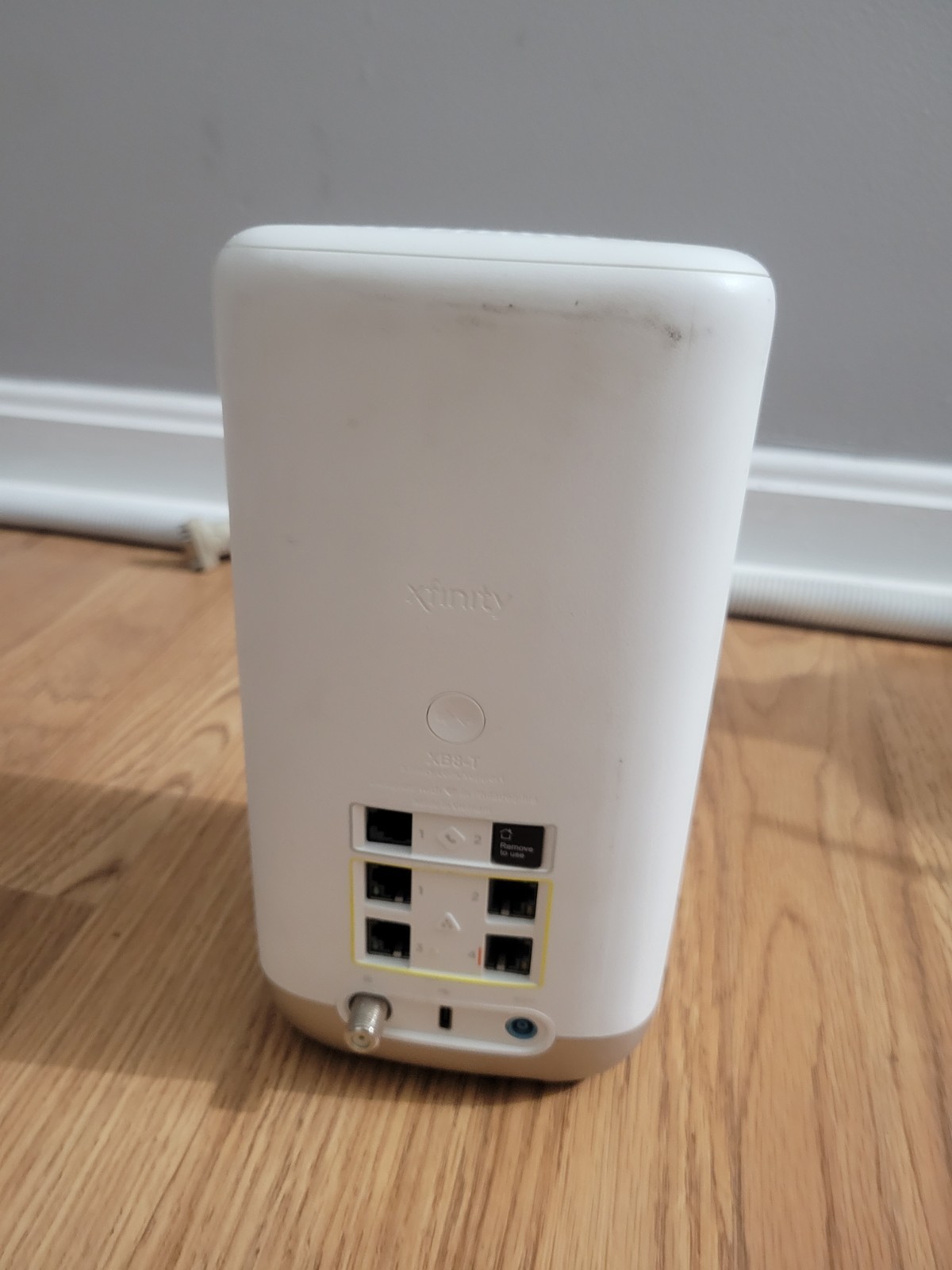 Xfinity xFi Gateway Router XB8-T Triband Wifi CGM4981COM – NO AC CORD **SEE NOTE