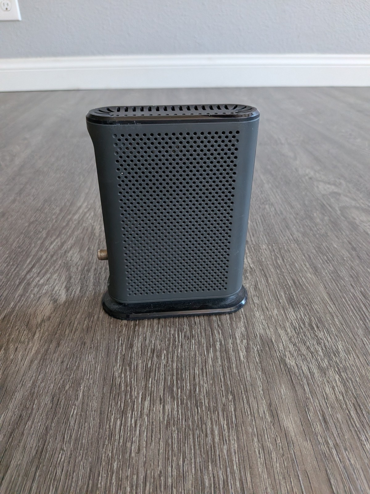 MOTOROLA MB7220 8×4 Cable Modem 343 Mbps DOCSIS 3.0