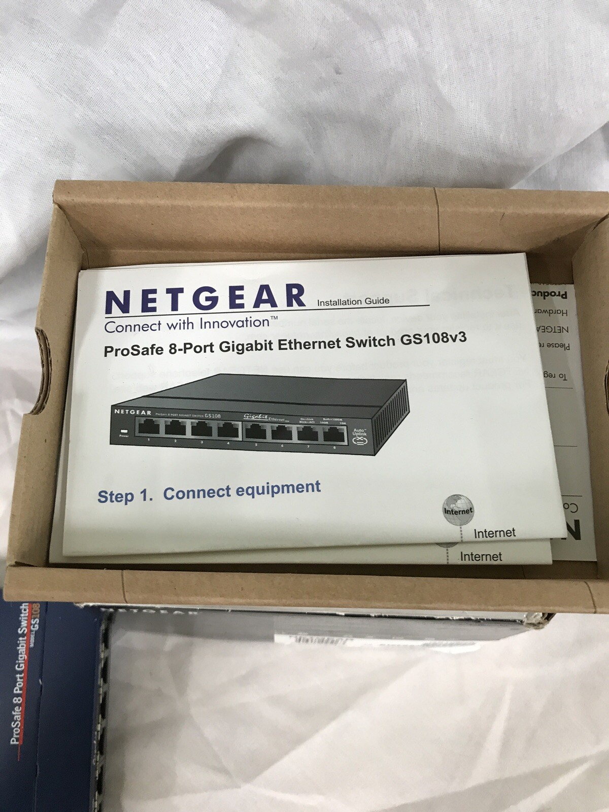 Netgear GS108 ProSafe 8 Port Gigabit Desktop Switch 10/100/1000-mint Condition!