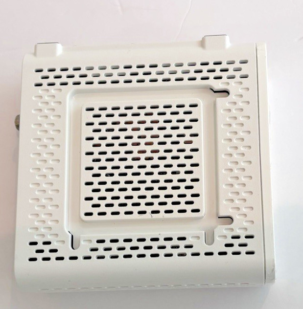 Arris Surfboard SB8200 3.1 Cable Modem DOCSIS w/Power Adapter TESTED