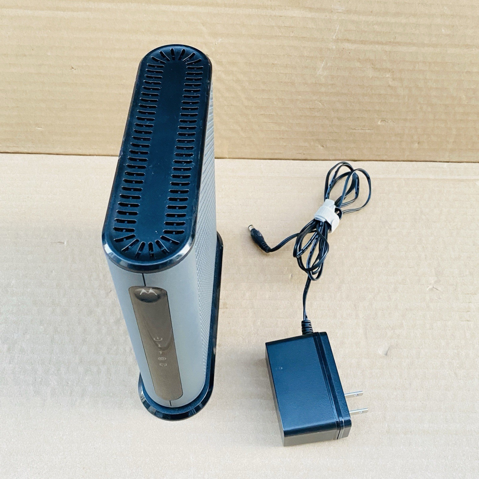Motorola MB8600 DOCSIS 3.1 Cable Modem with Power Adapter Tested Working