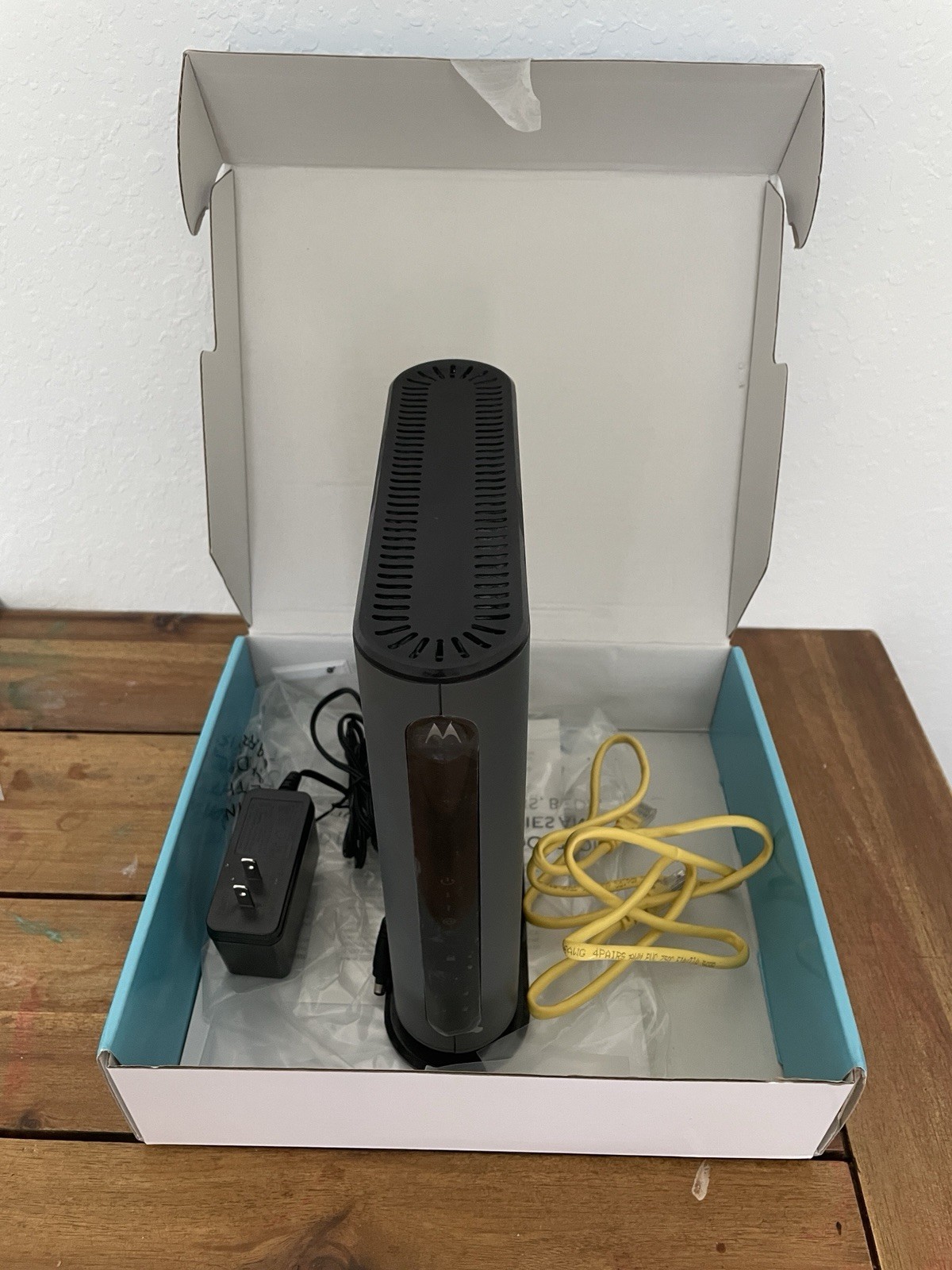 Motorola MG7540-10 16×4 Cable Modem – Black