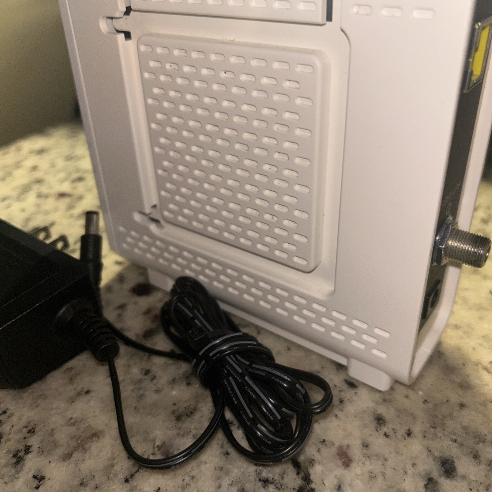 ARRIS SURFboard SB6190 DOCSIS 3.0 Cable Modem Intel Inside White – Ships Free
