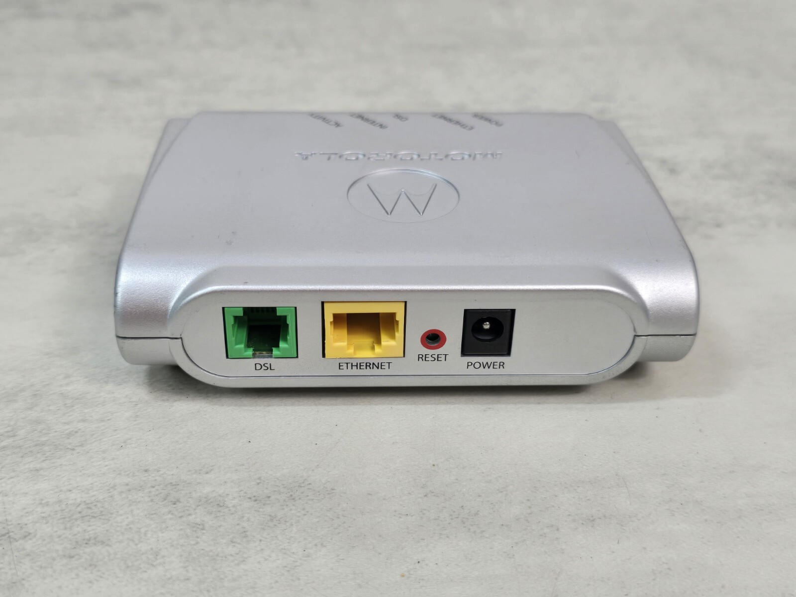 Motorola Modem 12VDC E141744 Router NO Power Cord Silver Internet UNTESTED
